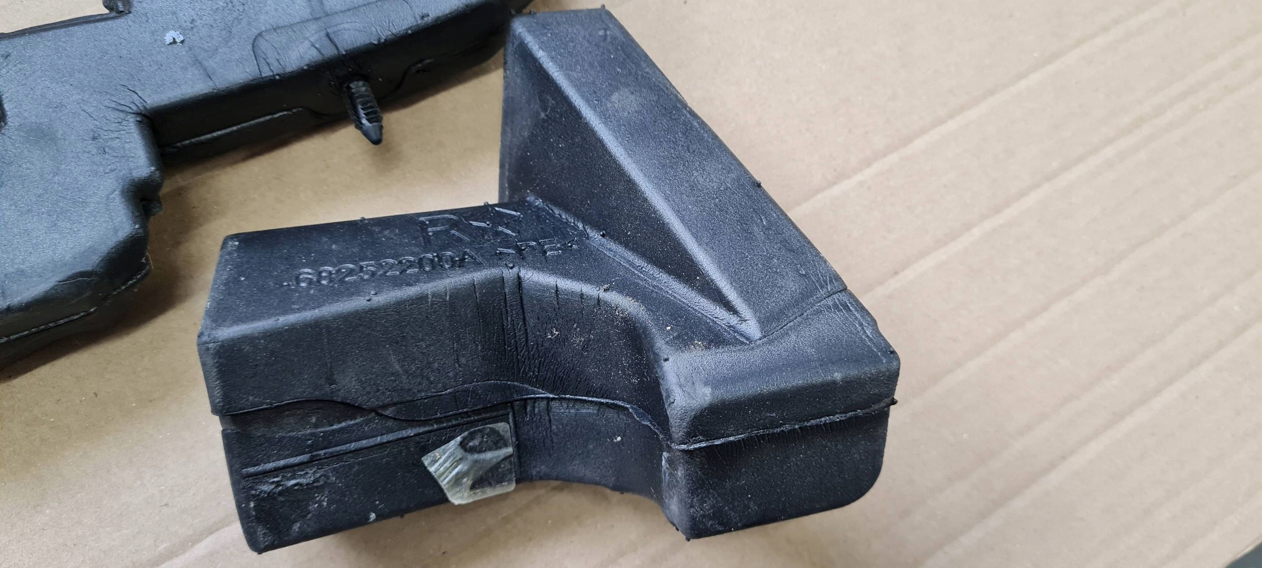 Chrysler Pacifica 2022 PIANKA soundproofing left left front 68252200A
