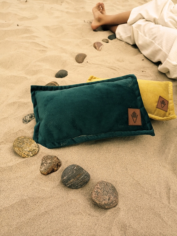 Poduszka dla dziecka, podróżna, dekoracyjna 30x20 Bohater brak