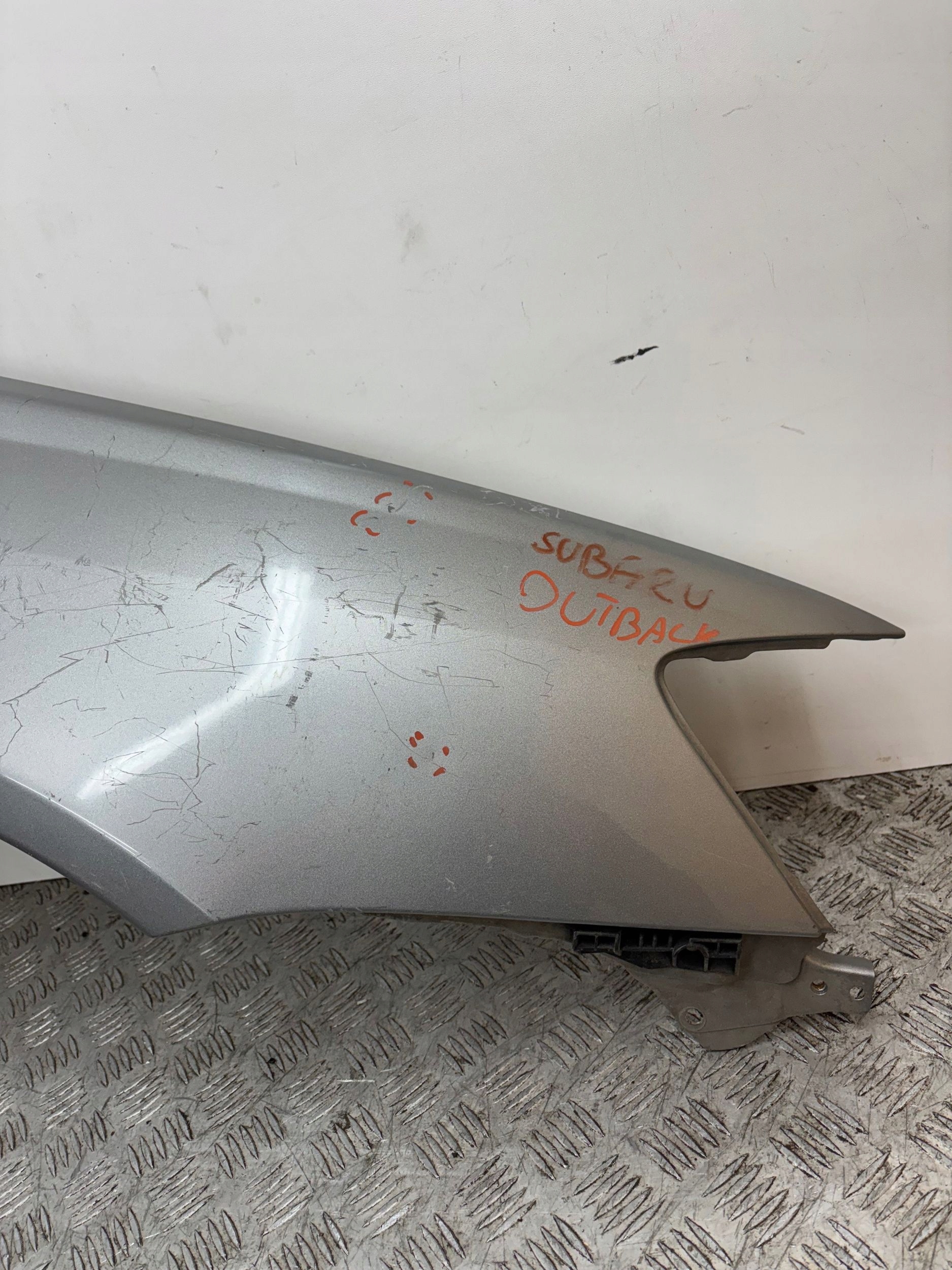 fender front front right SUBARU OUTBACK