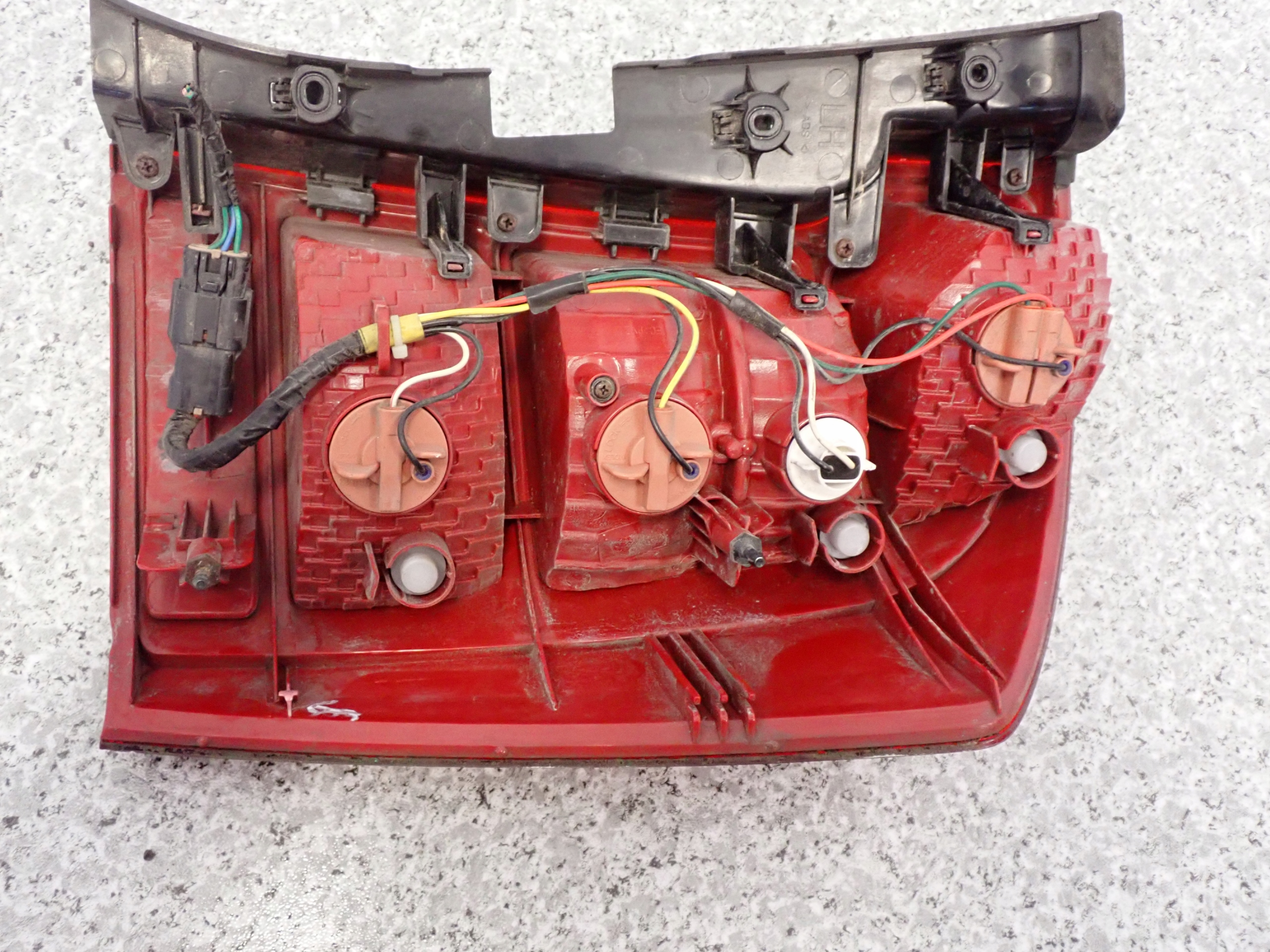 kia CARENS III 06- фонарь левый европа