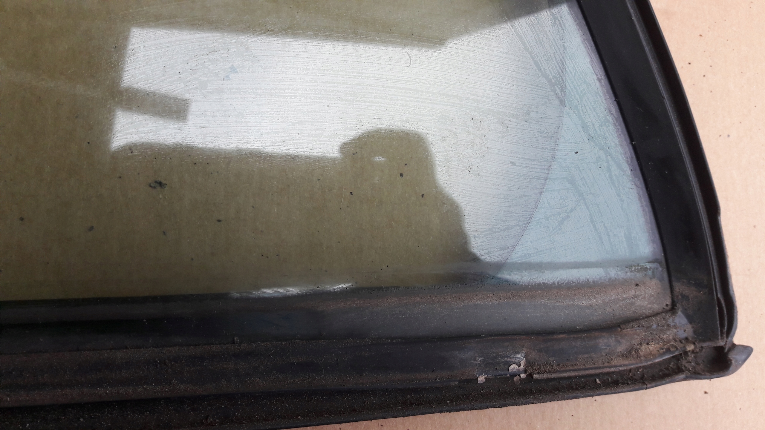 MERCEDES W203 window left rear part TROJKAT