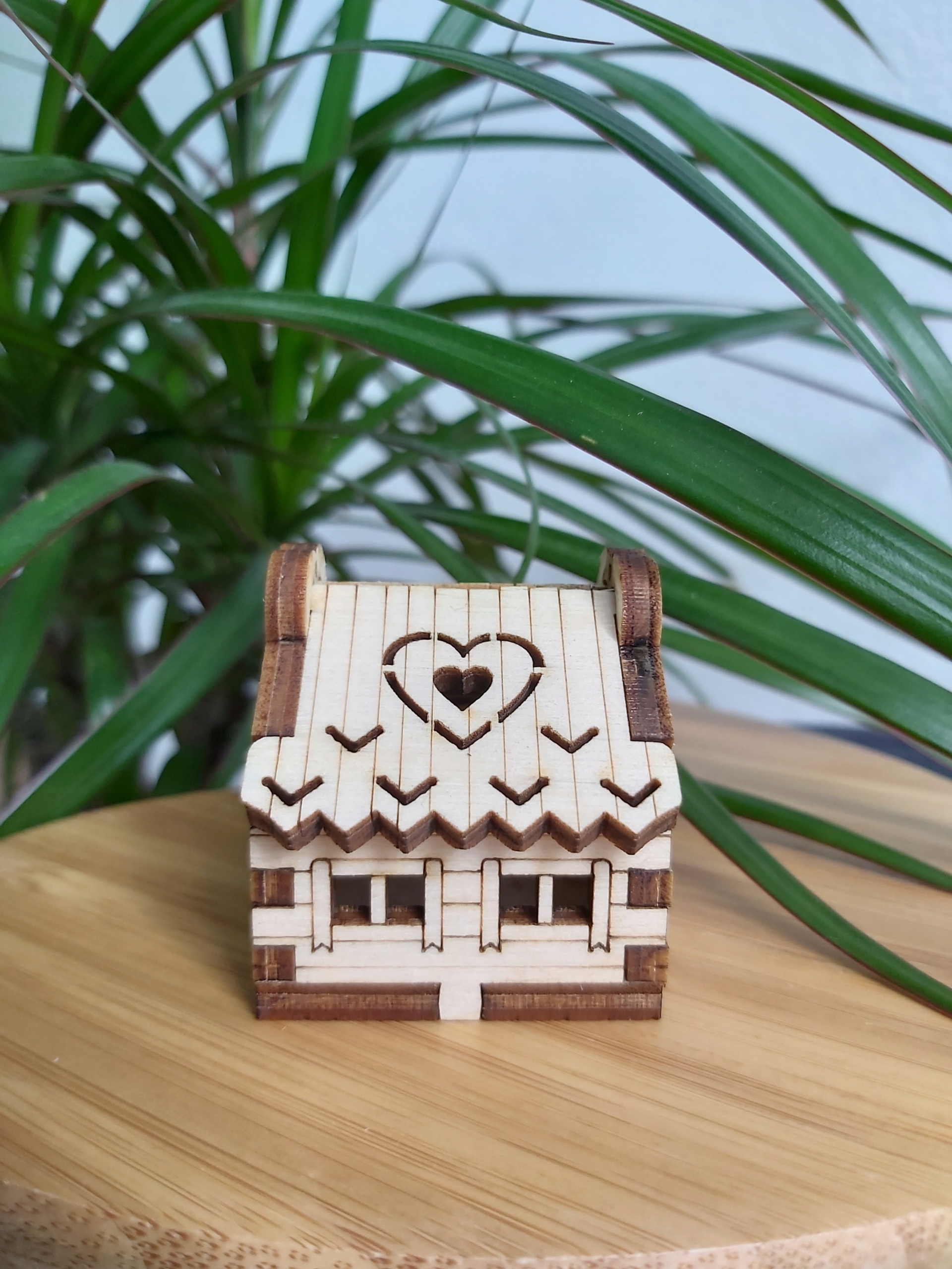 DOMEK Z SERDUSZKIEM OTWIERANY do lasu w szkle