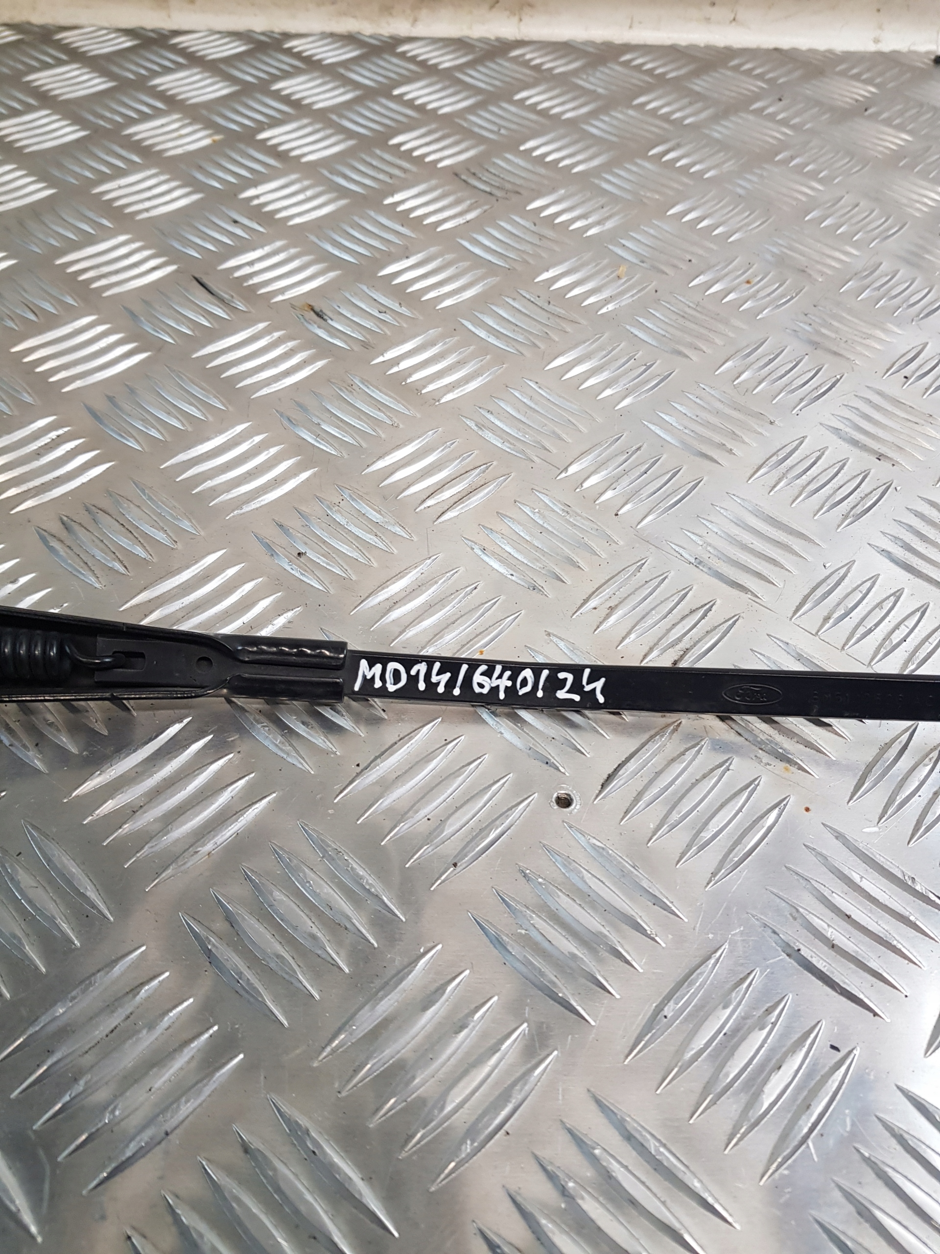 FORD FOCUS MK3 KOMBI 16R- wiper arm left front BM5117526AC