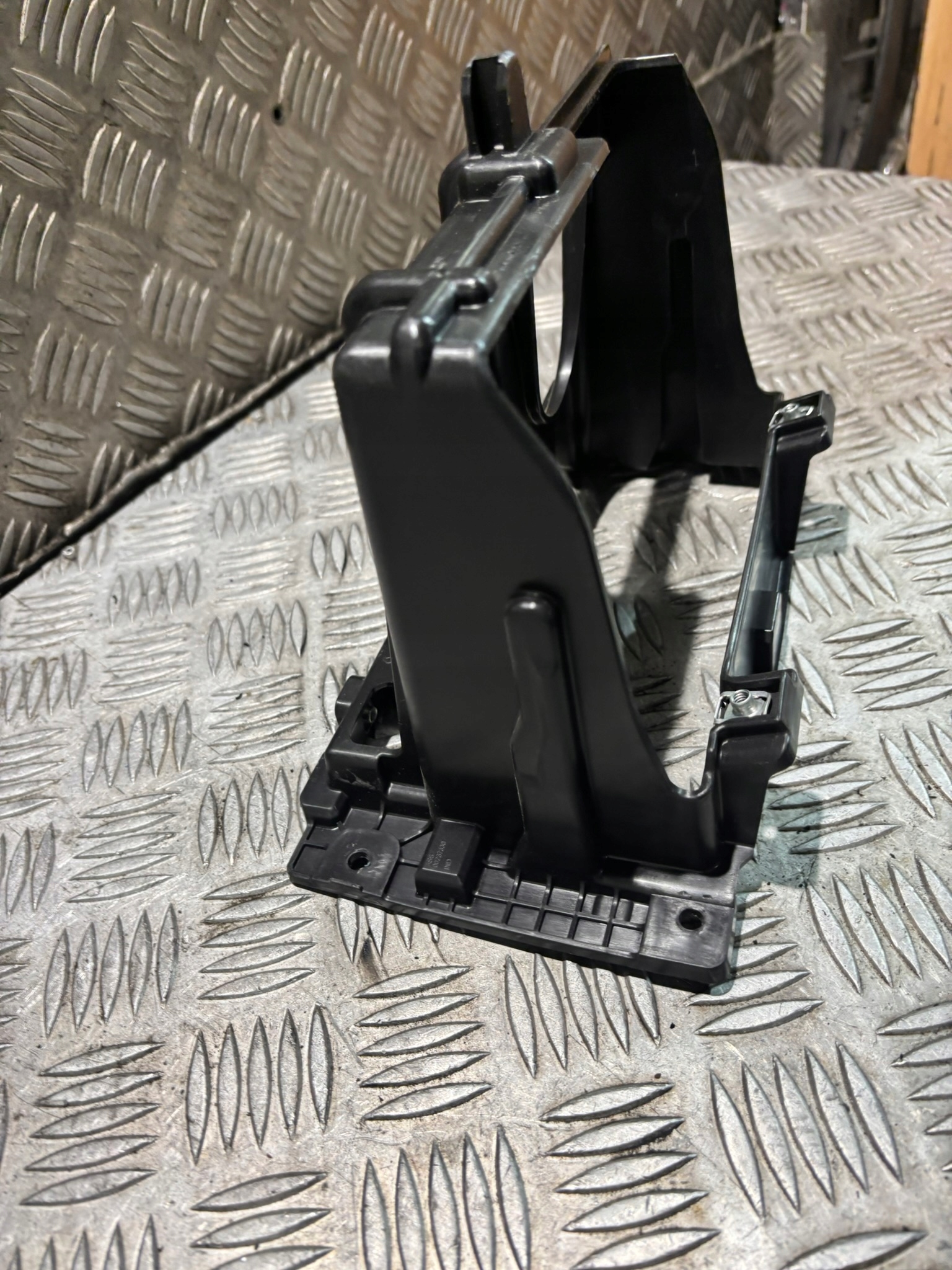 renault EXPRESS II крепление навигации 681329014R