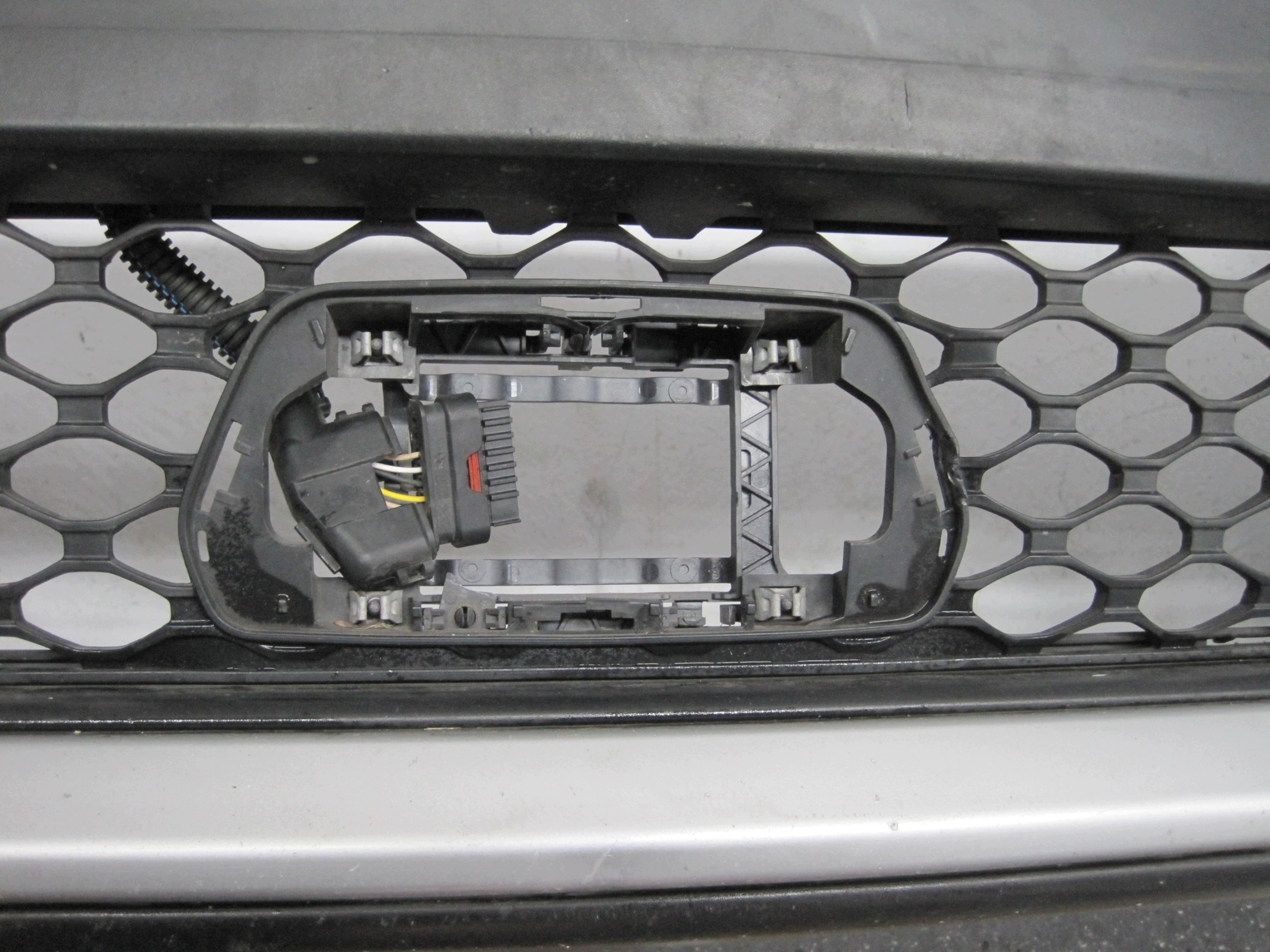 front bumper JEEP COMPASS II KAMERA 25R front