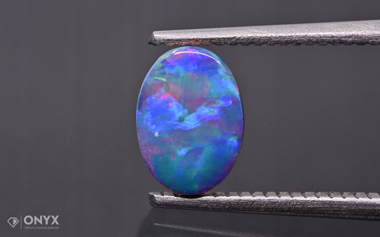 Opal Australská mělká konvexní dublet ovál 7x5 m