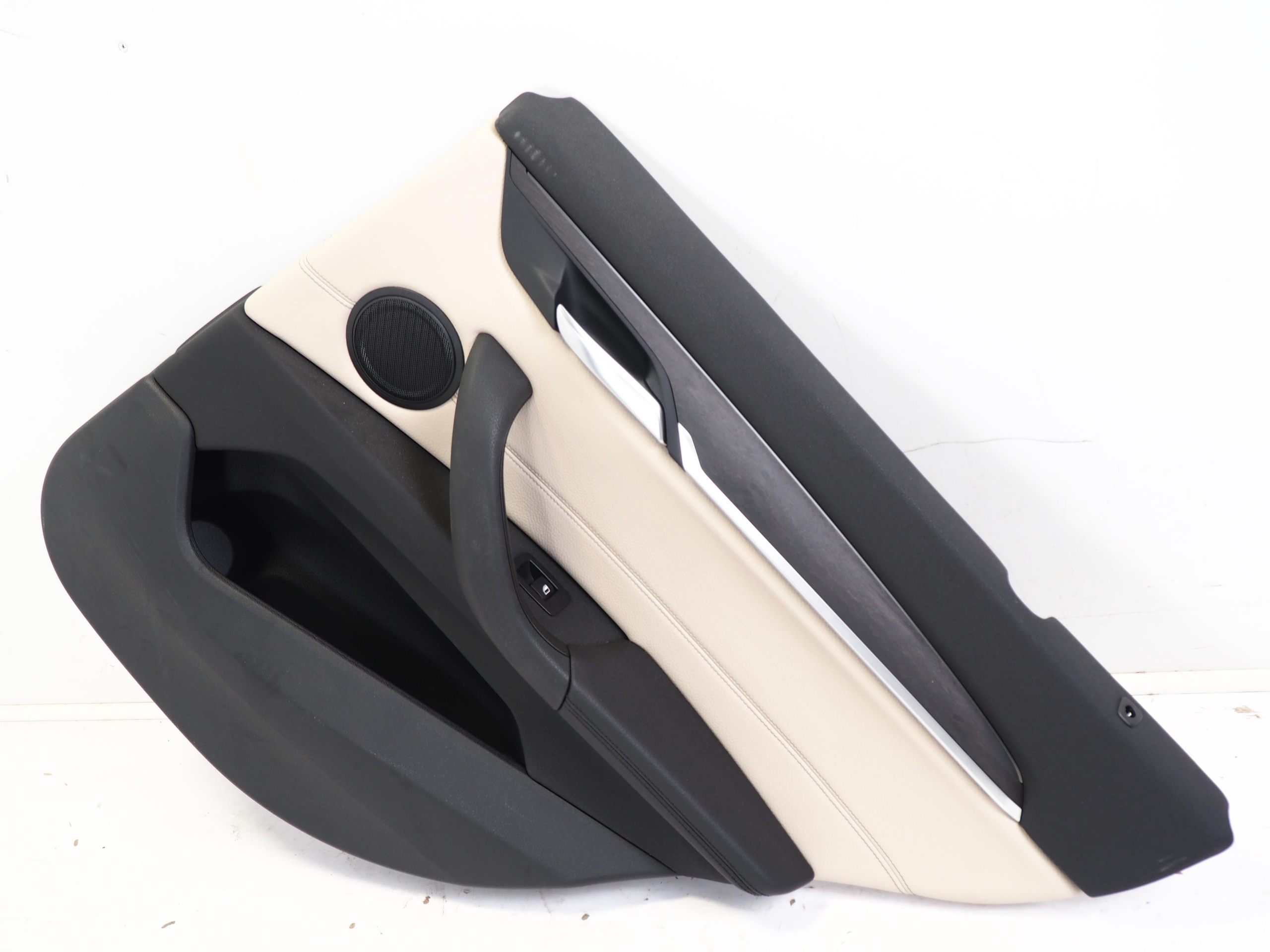 TAPICERKA DRZWI BOCZEK PRAWY TYŁ TYLNY BMW X1 F48 Typ samochodu Samochody osobowe