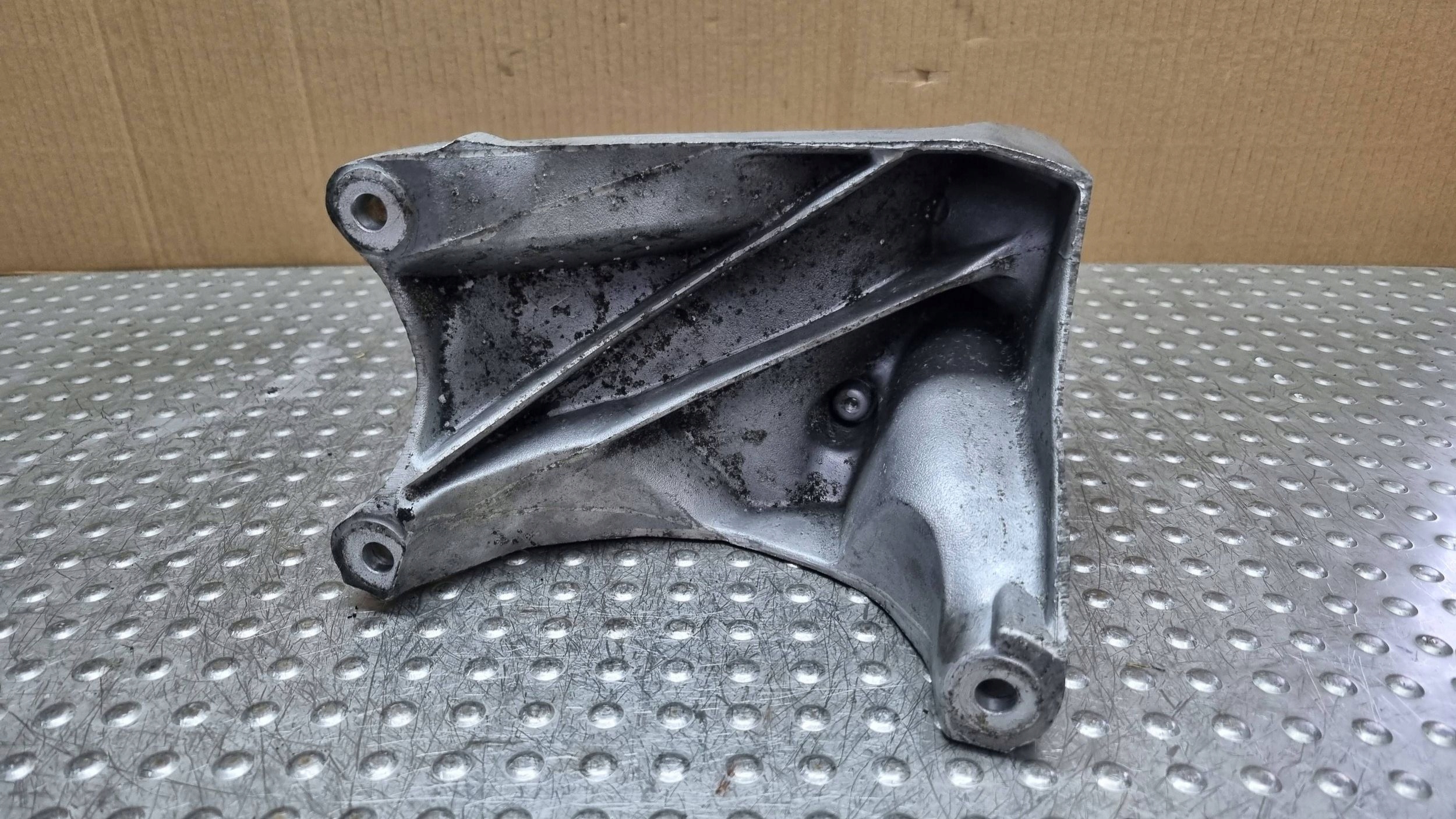 holder engine mount 7L8199308B AUDI Q7 4L TOUAREG 7P
