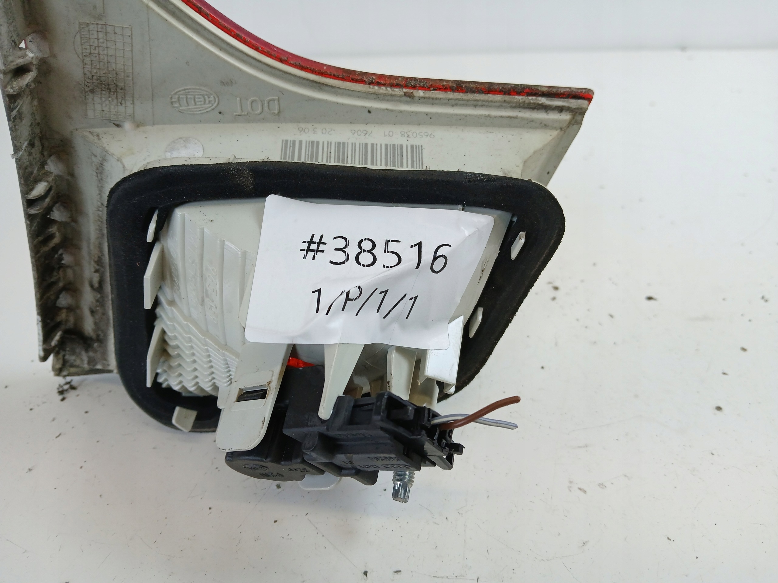 AUDI A4 B7 light left rear part sedan trunk door