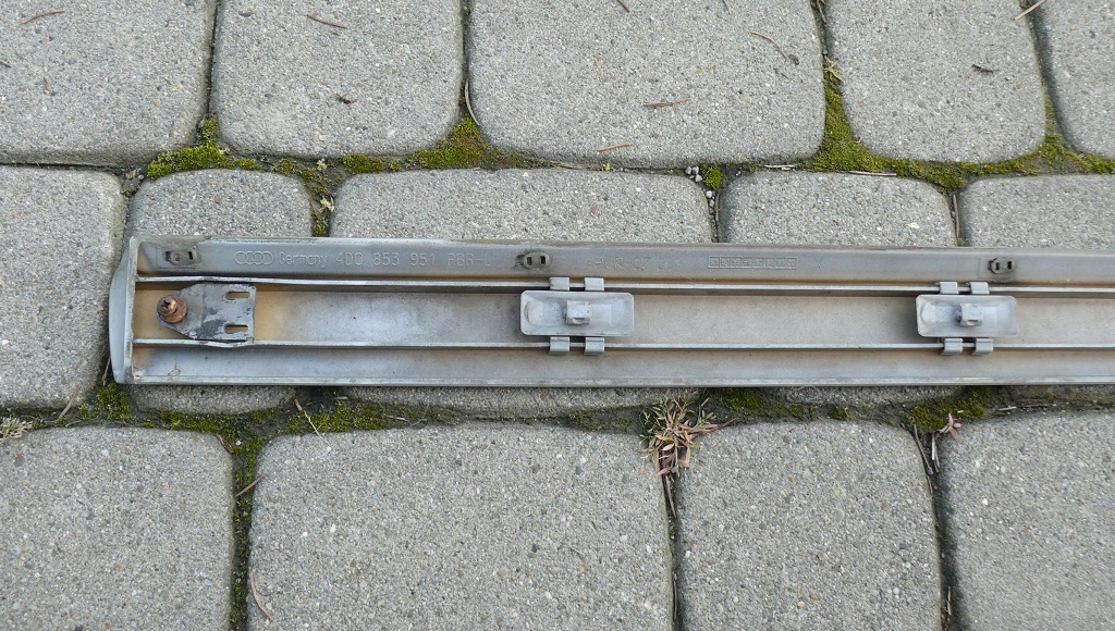 moulding central door left front AUDI A8 D2 94-01 LY7M 4D0853951