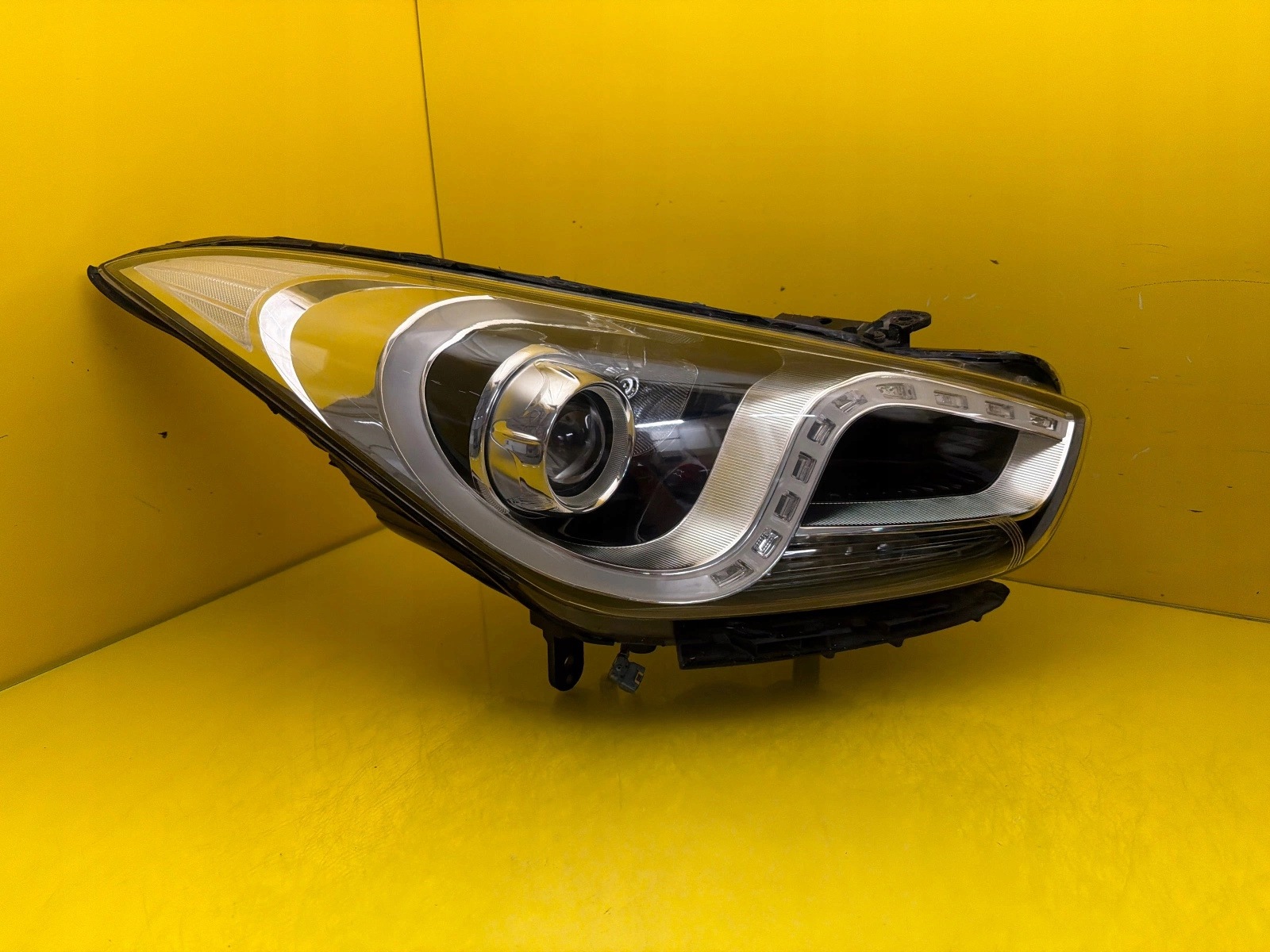 light right front Hyundai i40 Xenon Led 92102-3Z330