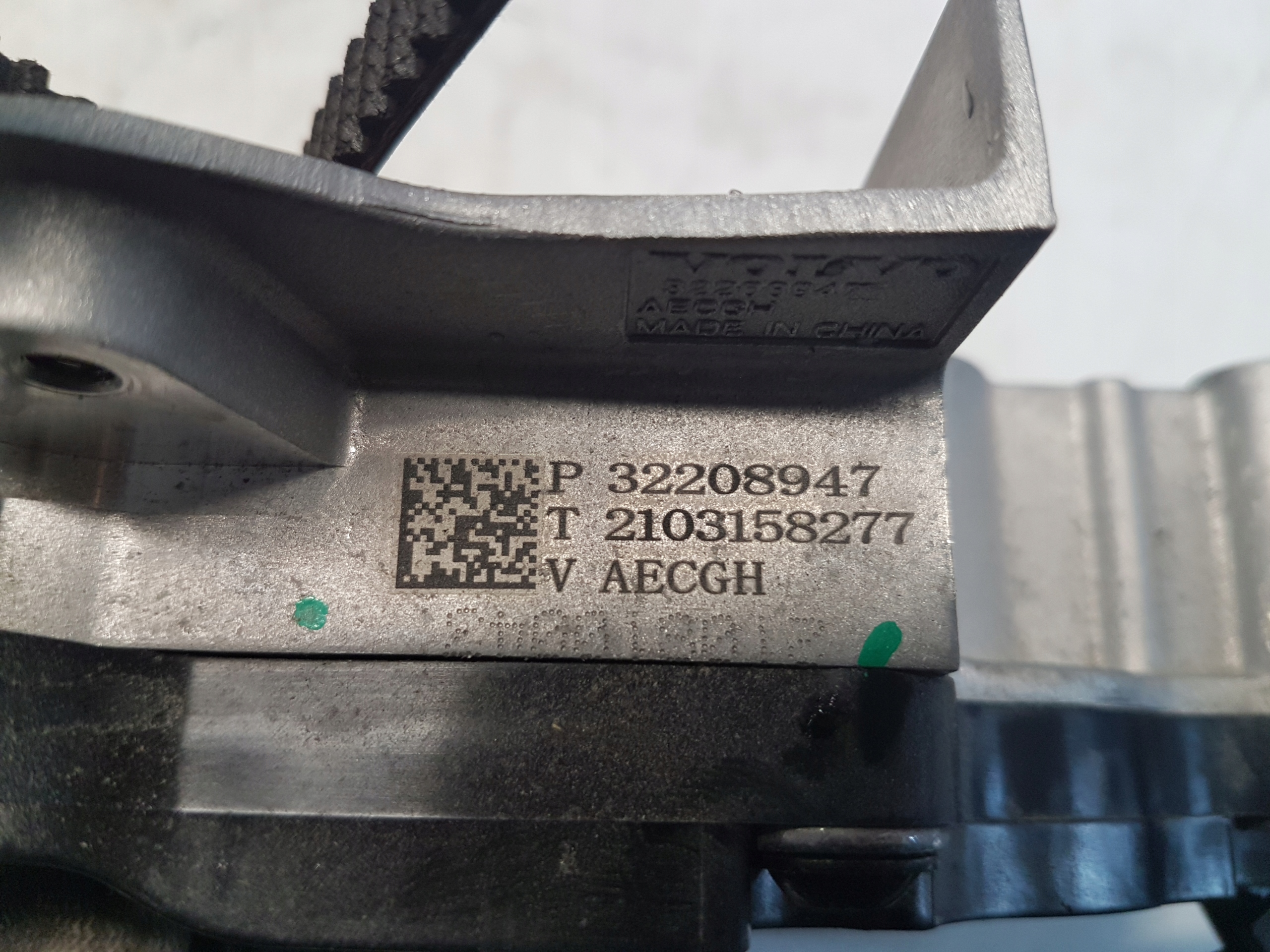 VOLVO XC40 T3 water pump 32208947