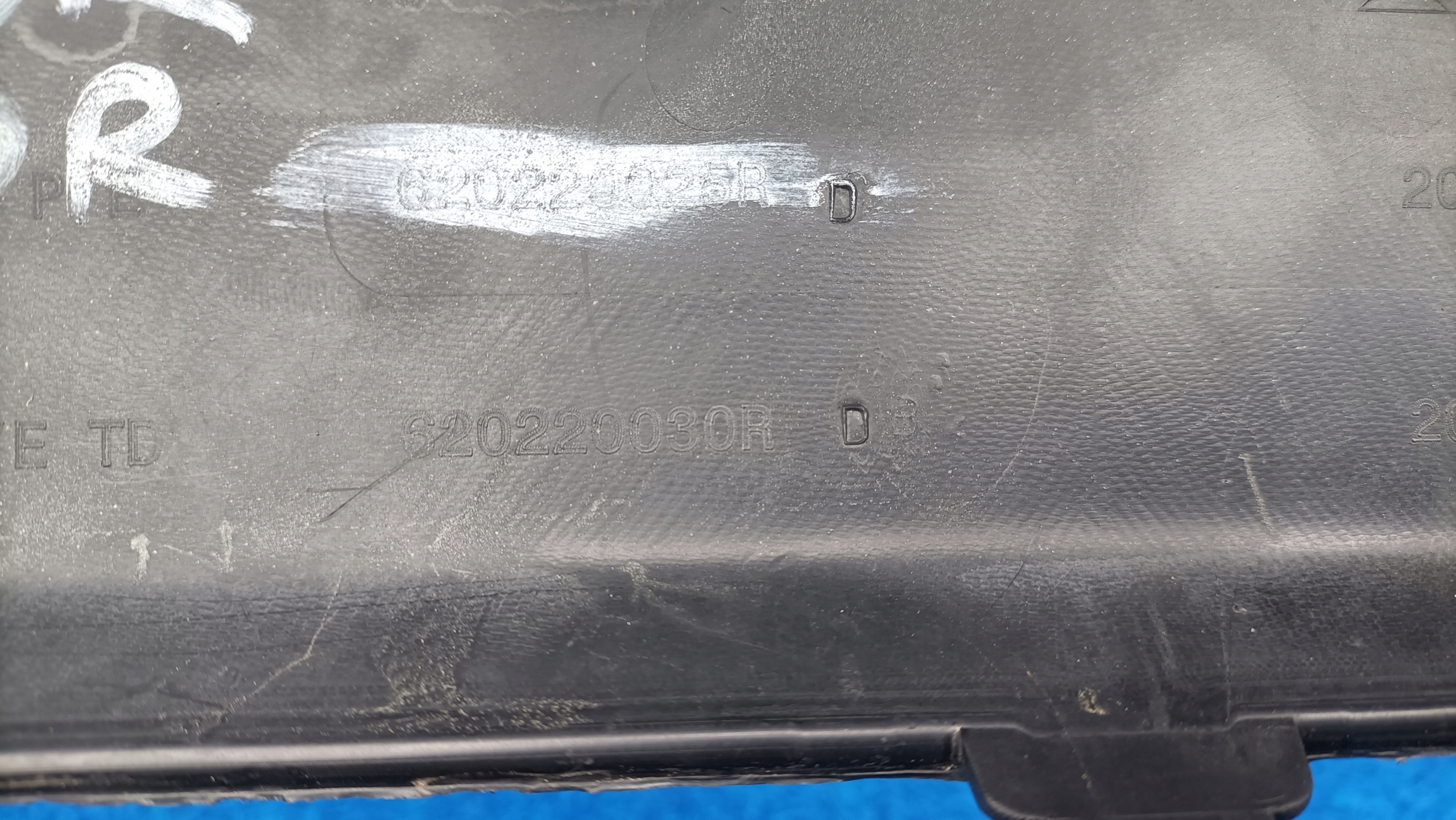 DACIA DUSTER 2010R+ bumper front 620220030R RC47