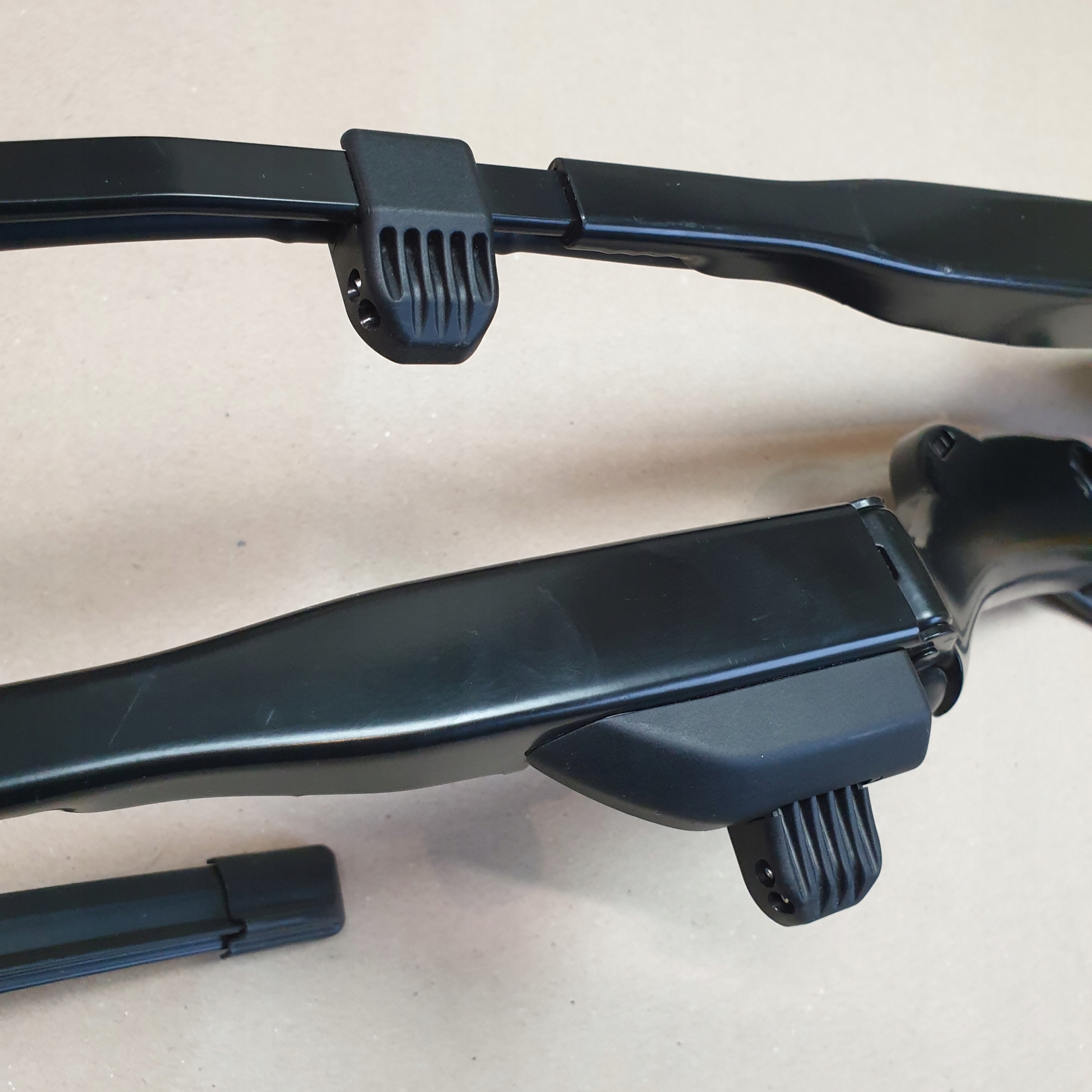arm PIORO of a wiper washer left right front VOLVO XC40 OE UK