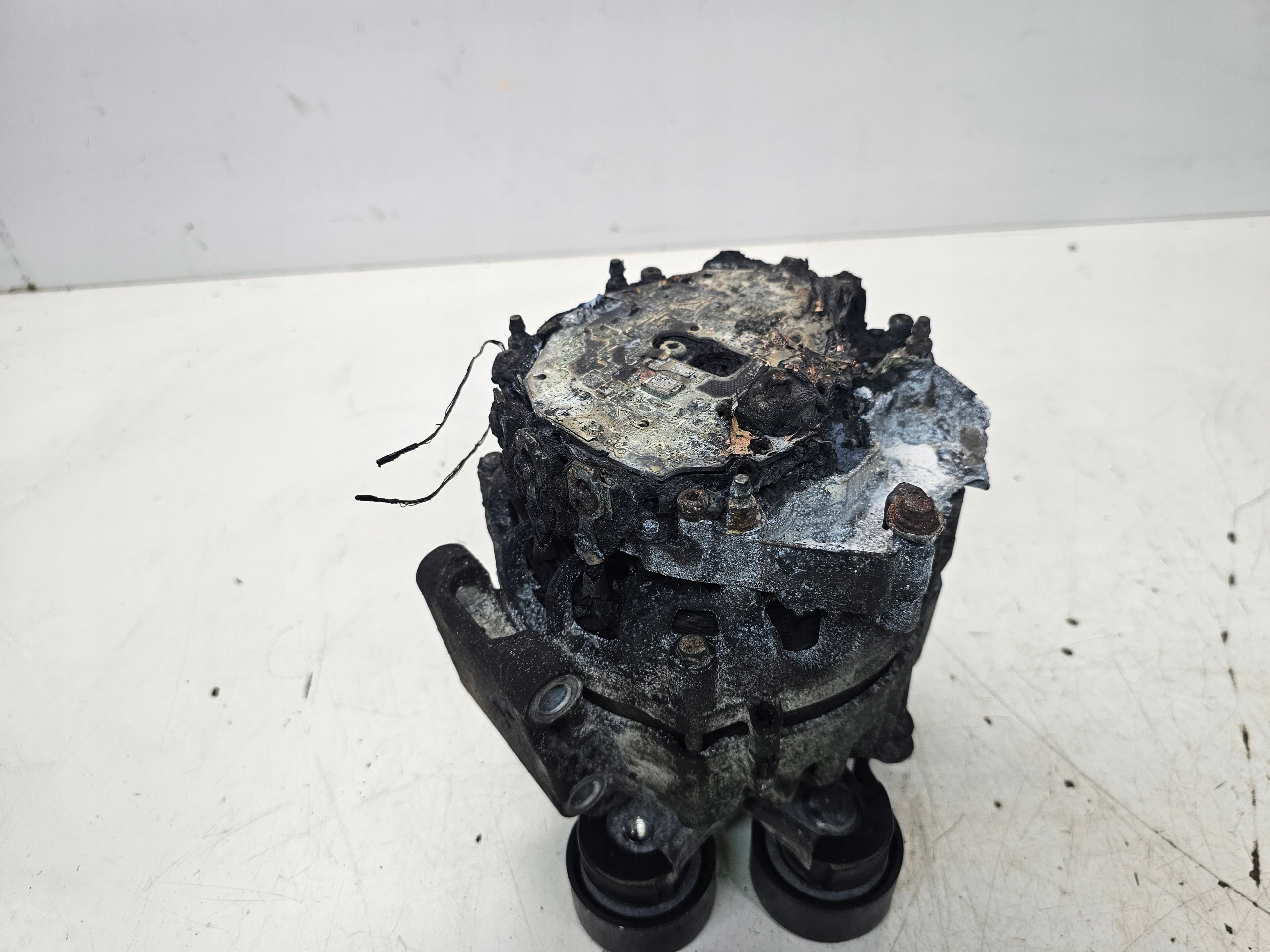 alternator AUDI A4 B9 A5 Q5 06L903018H damaged