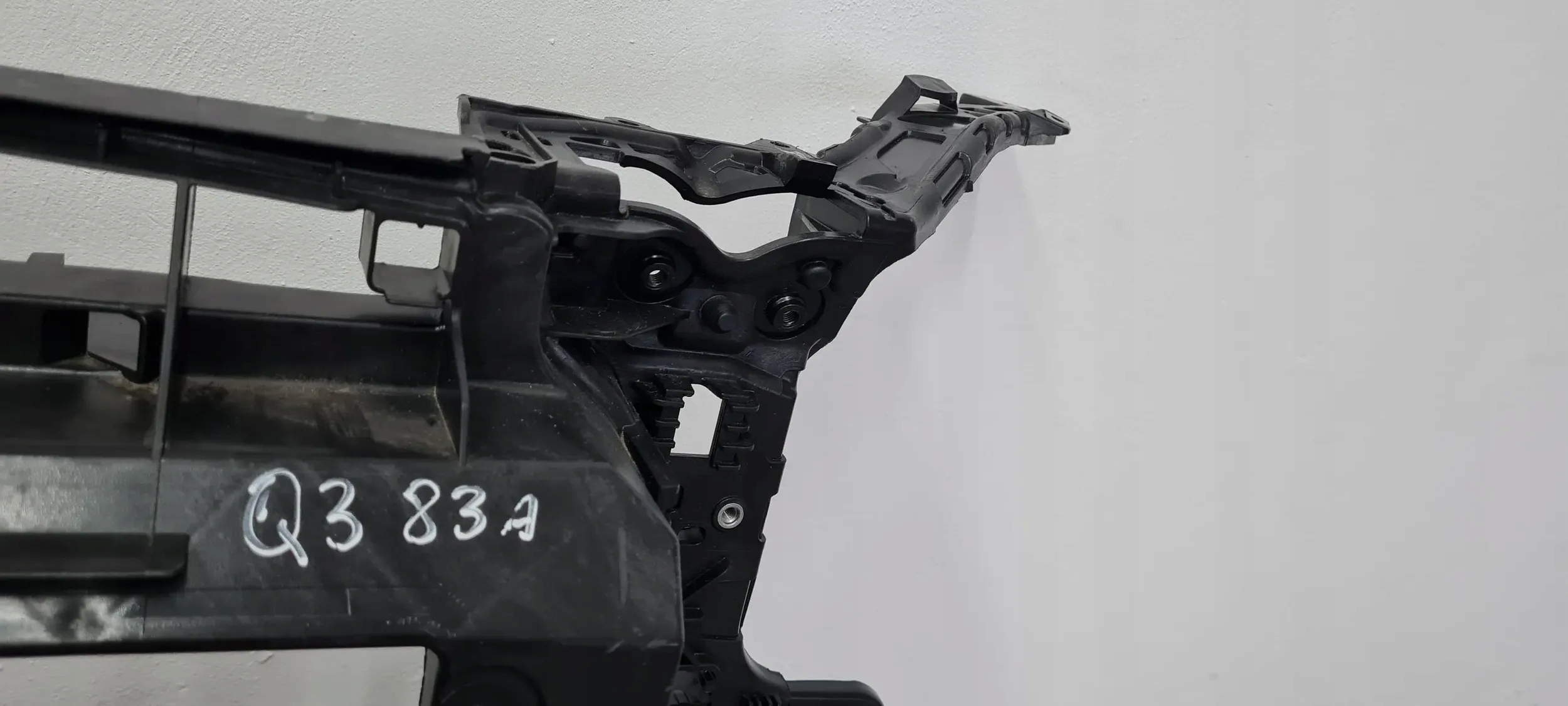 Q3 83A support panel for radiators pillar iron 2.0 TFSI 83A805594J