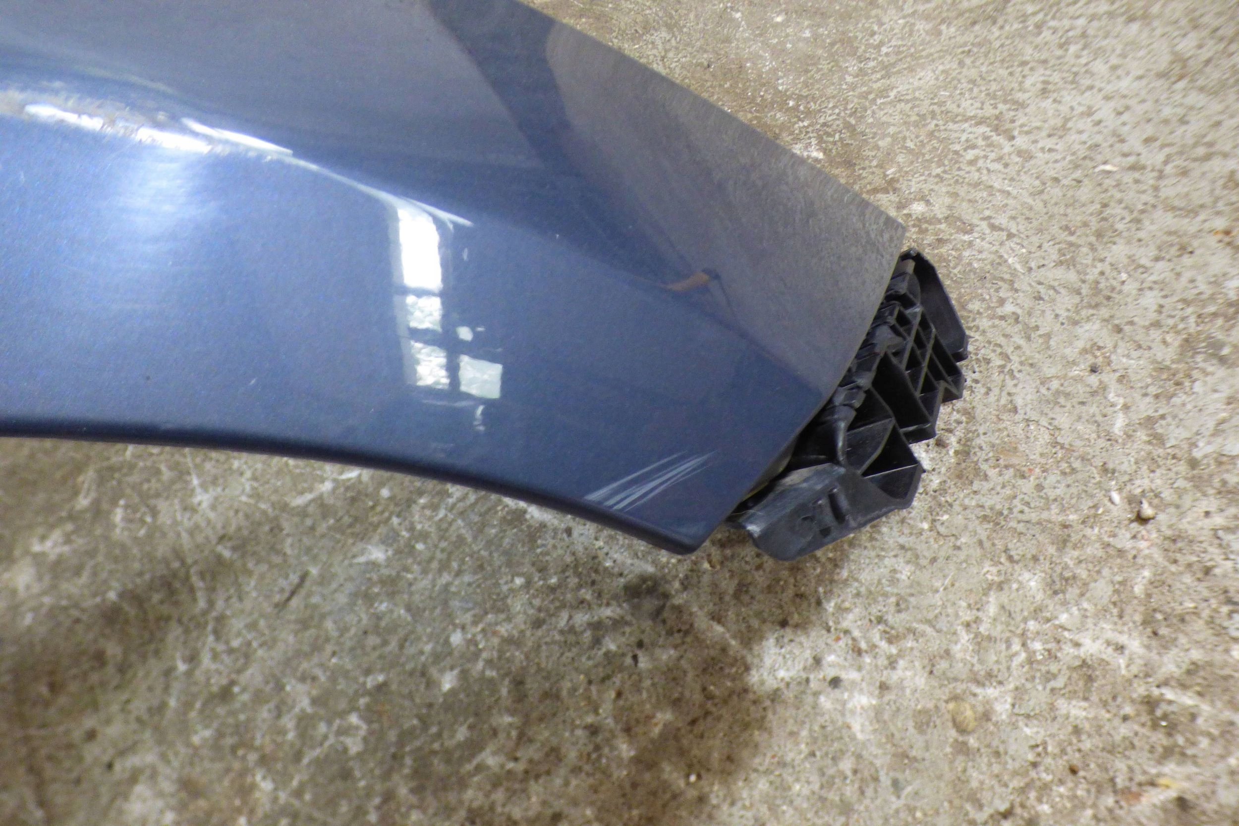 KIA Ceed II fender right front lakier D7 original
