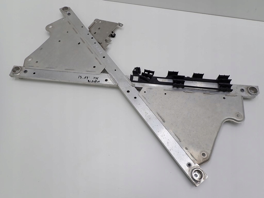 6818825 6879520 - Кронштейн посилення стійки балка BMW I3 I01 17R