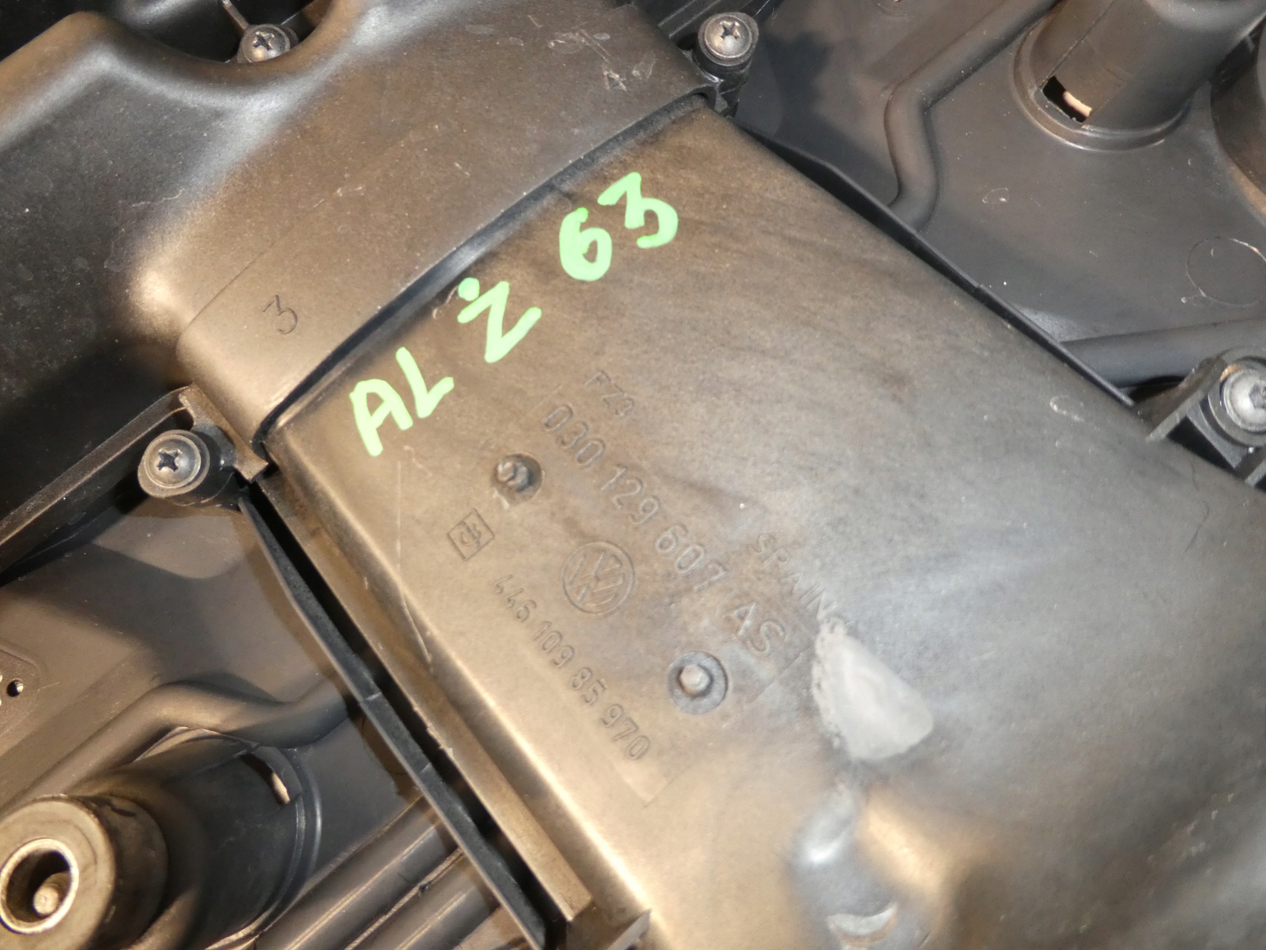 VW 1.0 MPI BLENDE ABDECKUNG DECKEL DES MOTORS 030129607AS