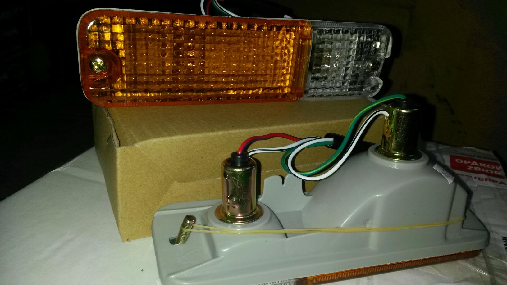 2619 - DAIHATSU РОККИ ФЕРОЗА ПОЗИЦИОННЫЙ МИГАЛКА ПАРА 2 ШТ