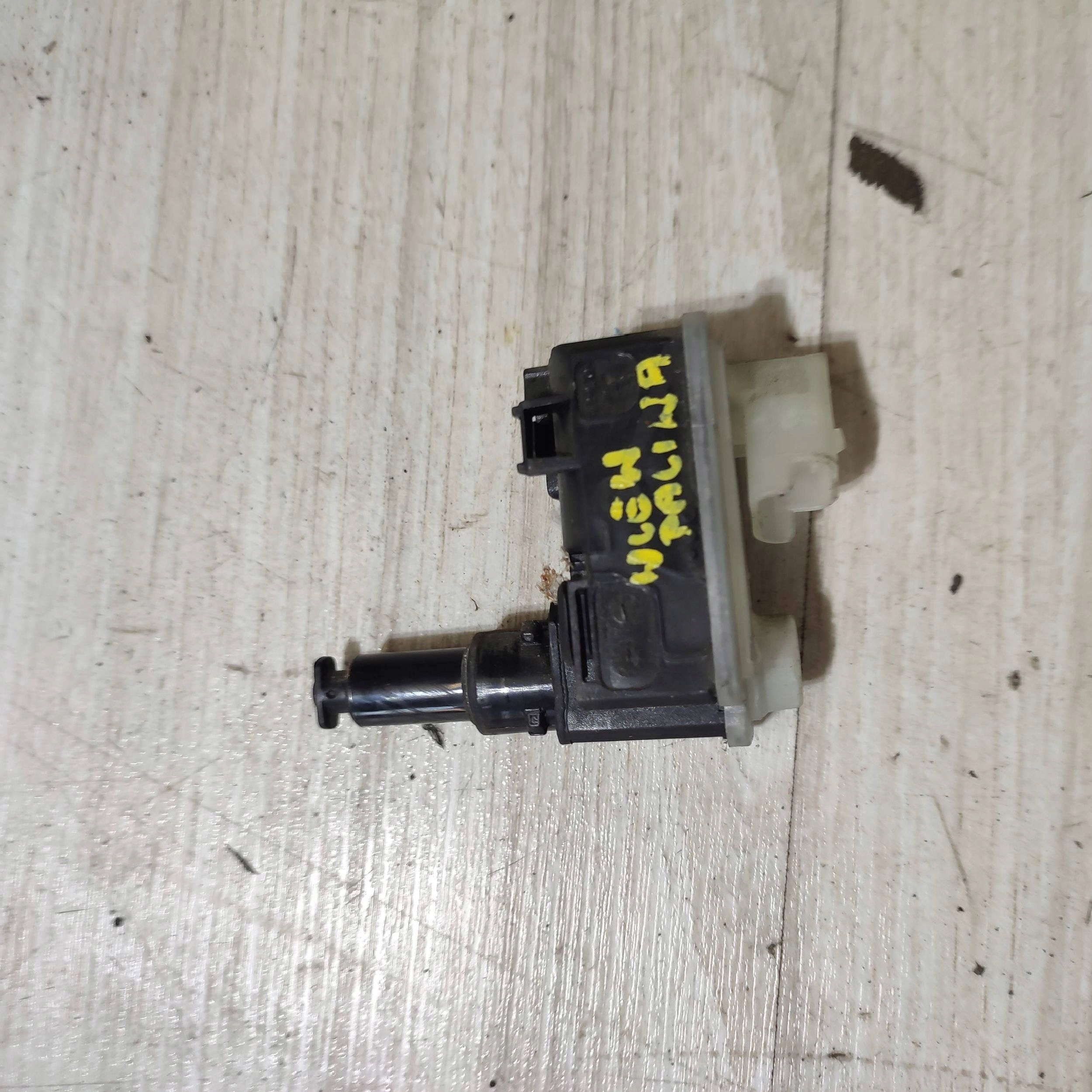 Sensor Tankklappe des Kraftstoffsbehälters Opel Corsa F D513101