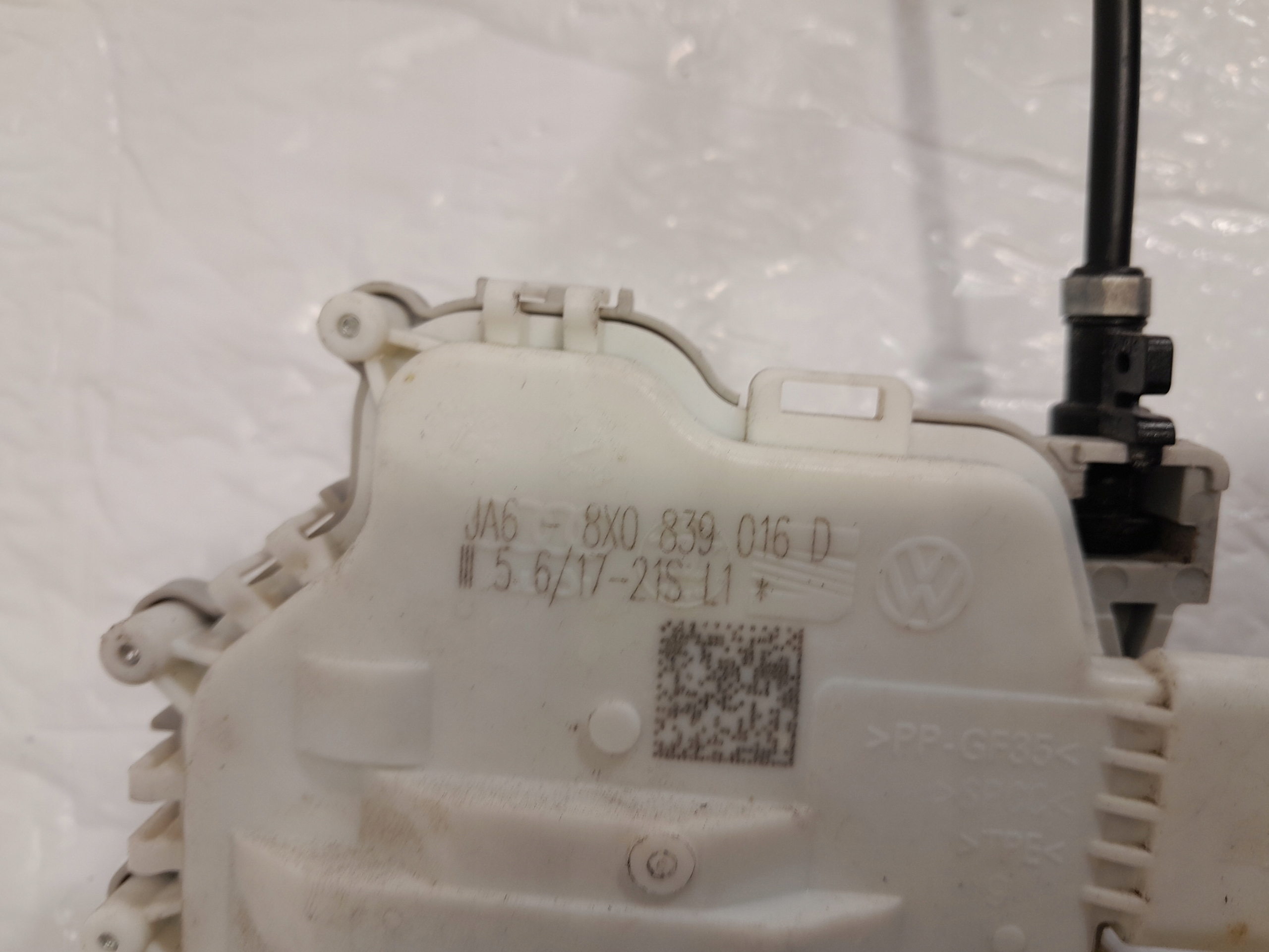 AUDI Q5 II 80A lock door 8X0839016D