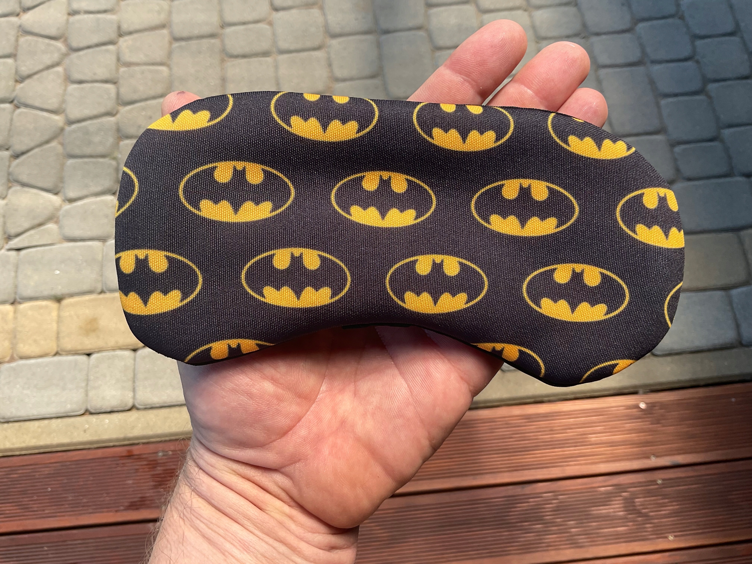 OPASKA NA OCZY MASKA DO SPANIA RELAKSU BATMAN MARVEL NIETOPERZ OLDMAN Materiał dominujący poliester