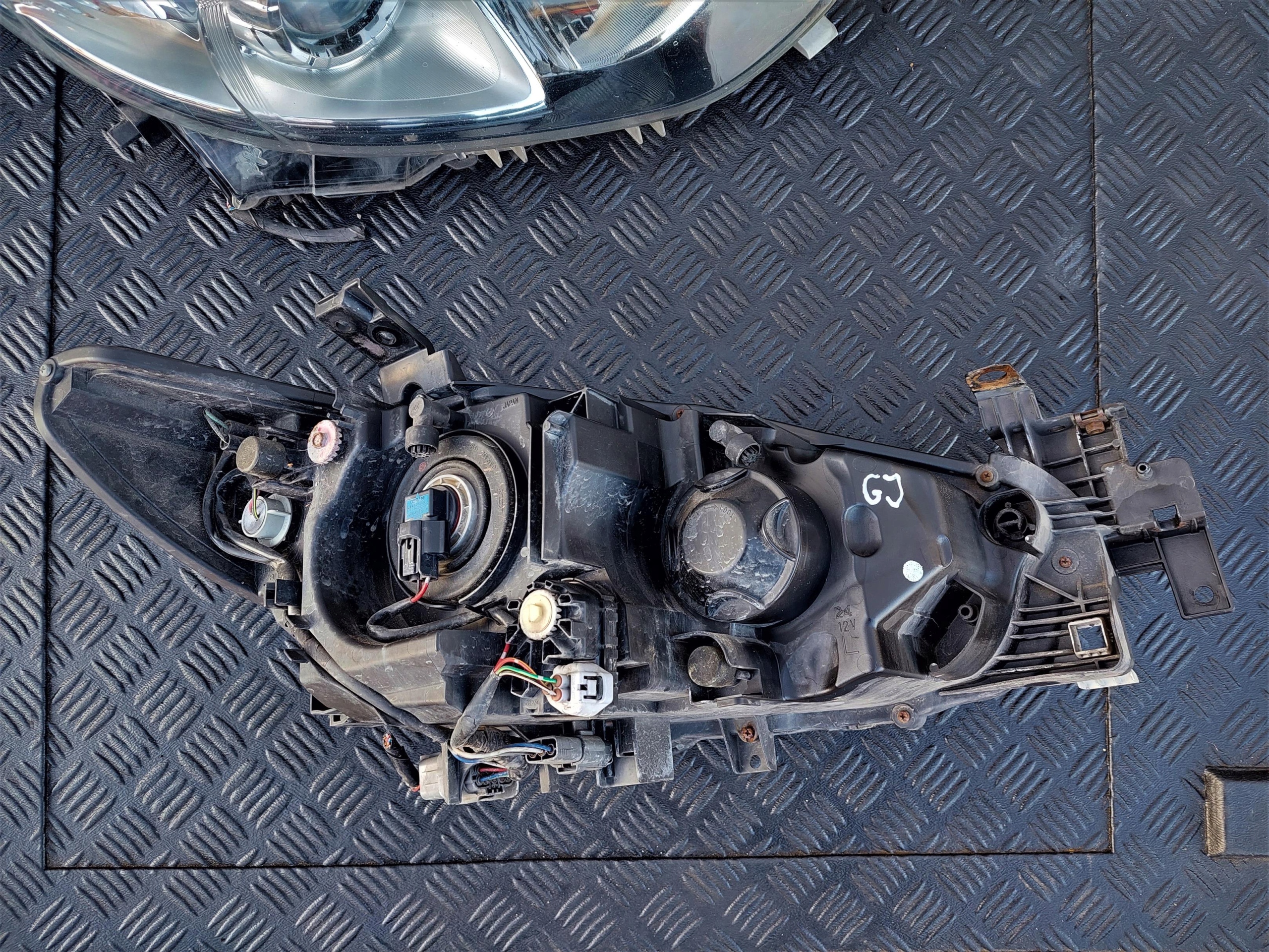 light front front right left UK MAZDA 6 III GJ