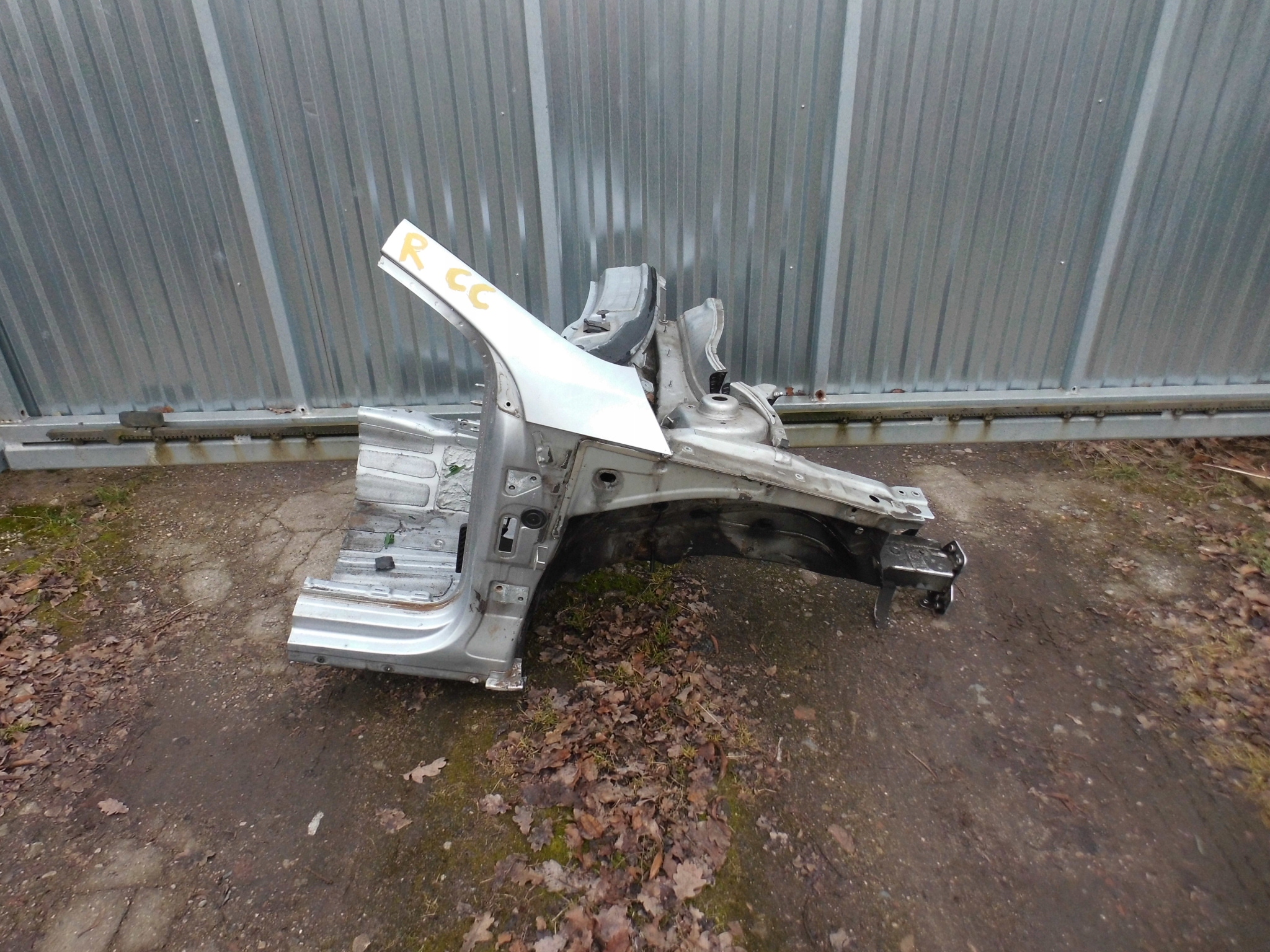 ЧЕТВЕРТИНА VW PASSAT CCc8 ПРАВА ПЕРЕДНЯ СРІБНИЙ La7w