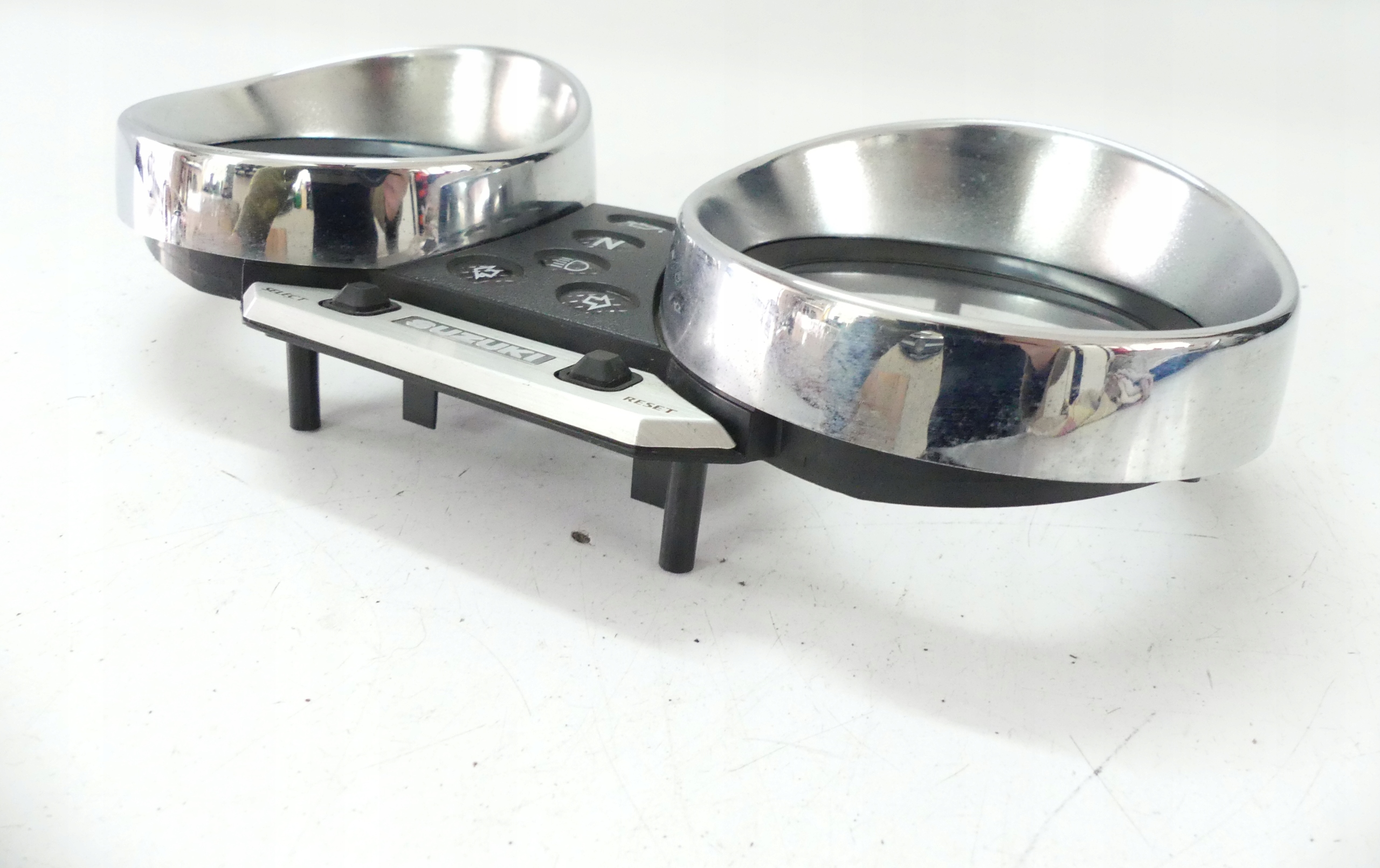 КРЫШКА СЧЕТЧИКА SUZUKI GSF 600 1200 00-04