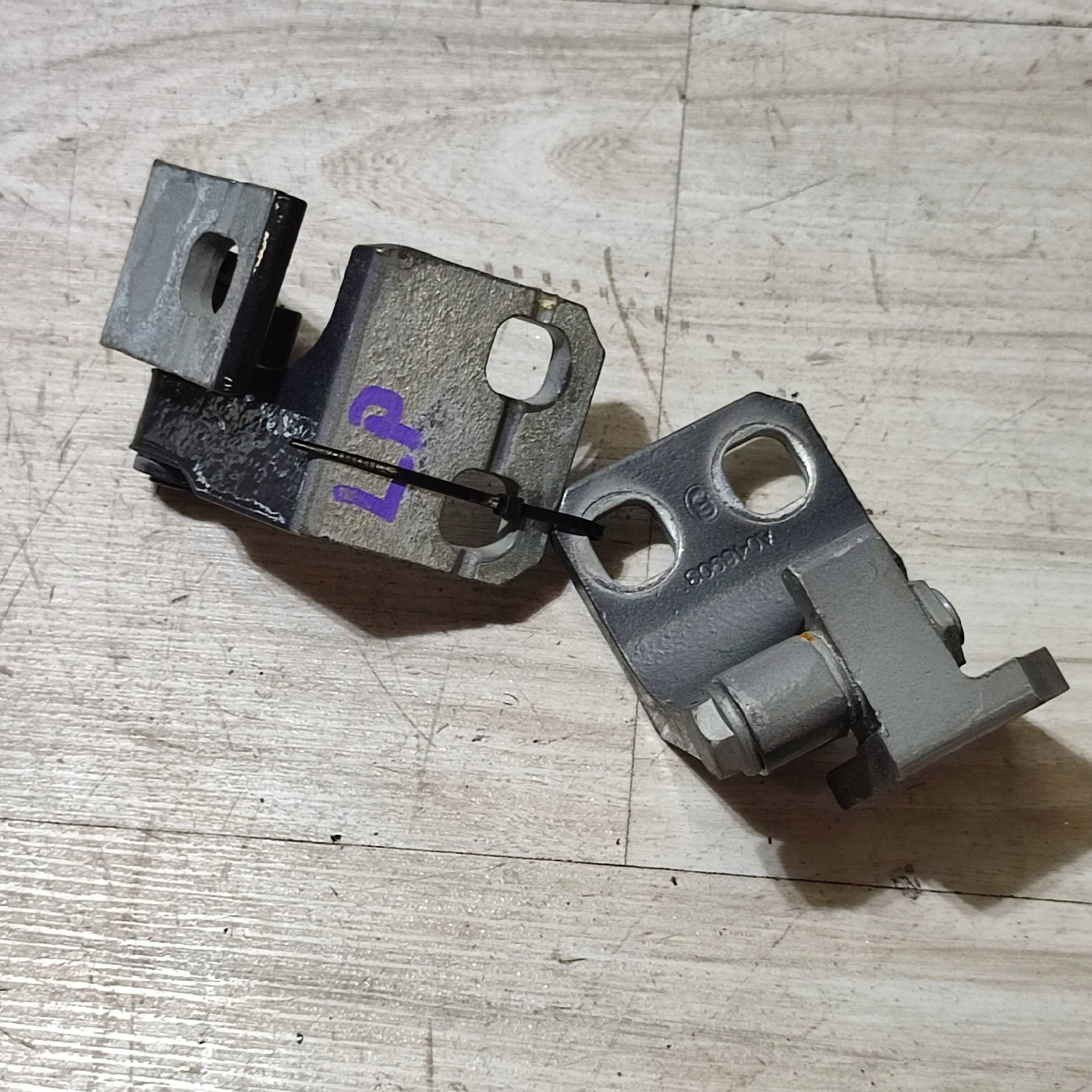 hinges door przednich front side left Fiat 500X