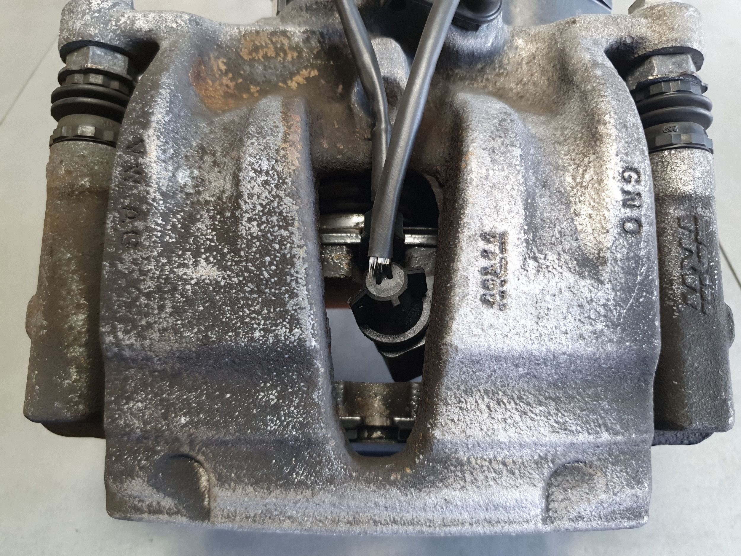 Audi Q7 4M caliper brake left rear part rear 4M0615405AR