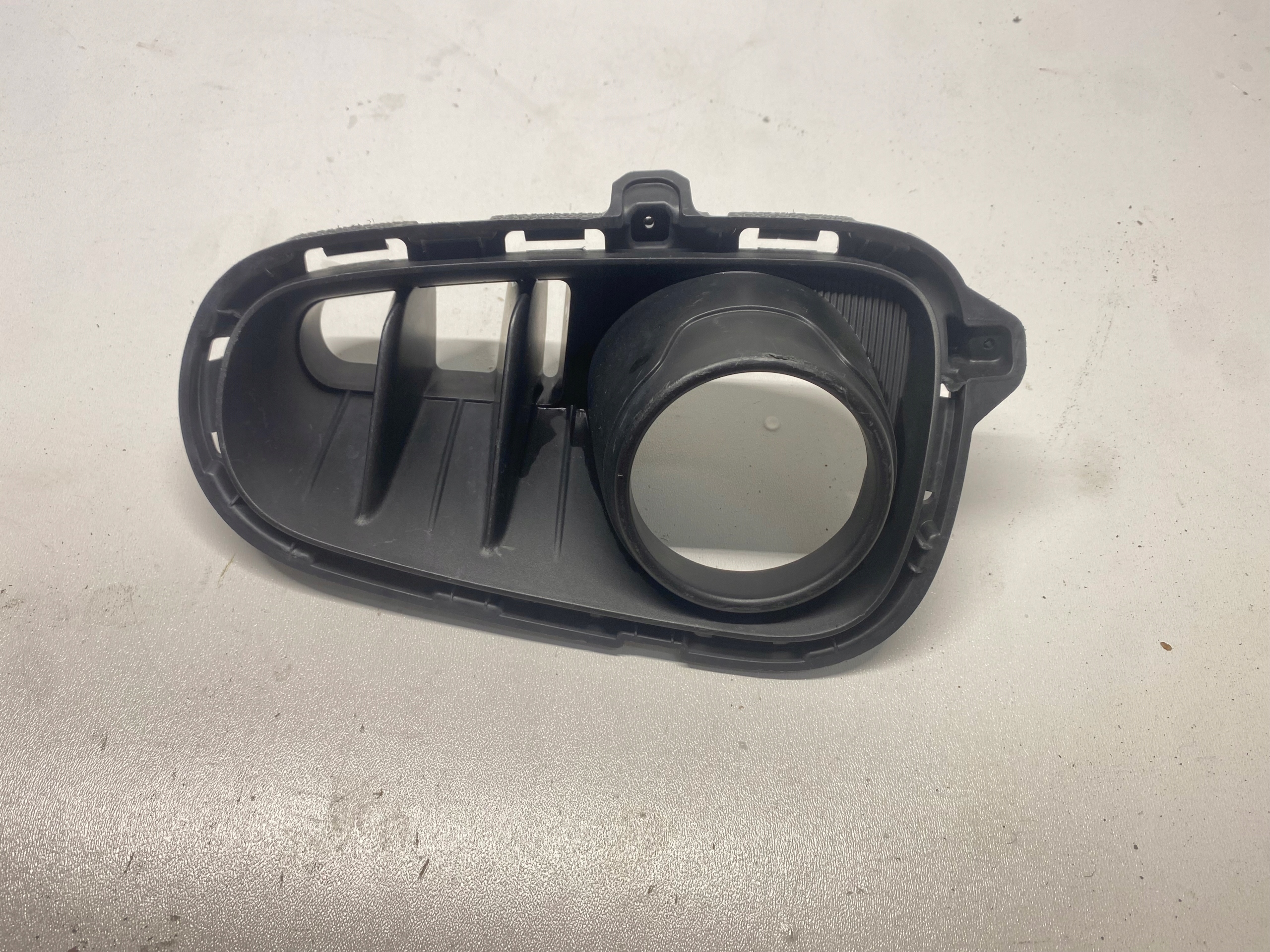 grid of a bumper right front KIA RIO IV V 86524-H8010