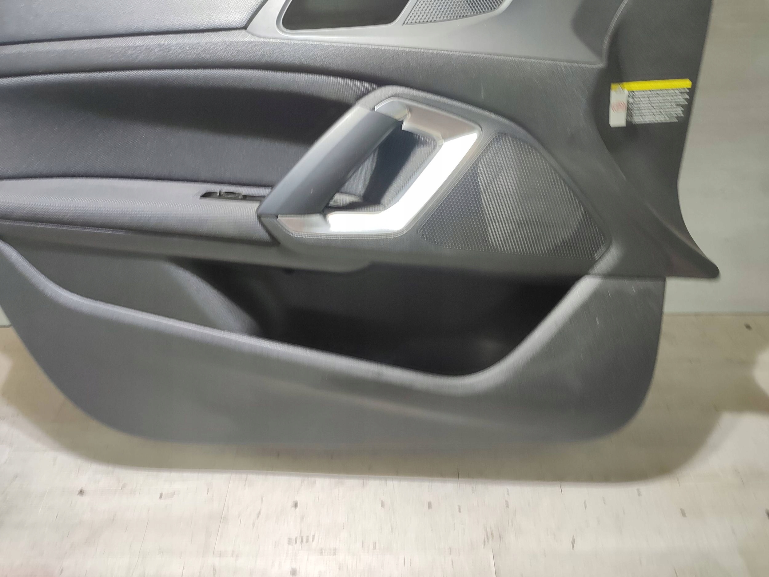 Peugeot 308 2019 front side left side / side door przednich