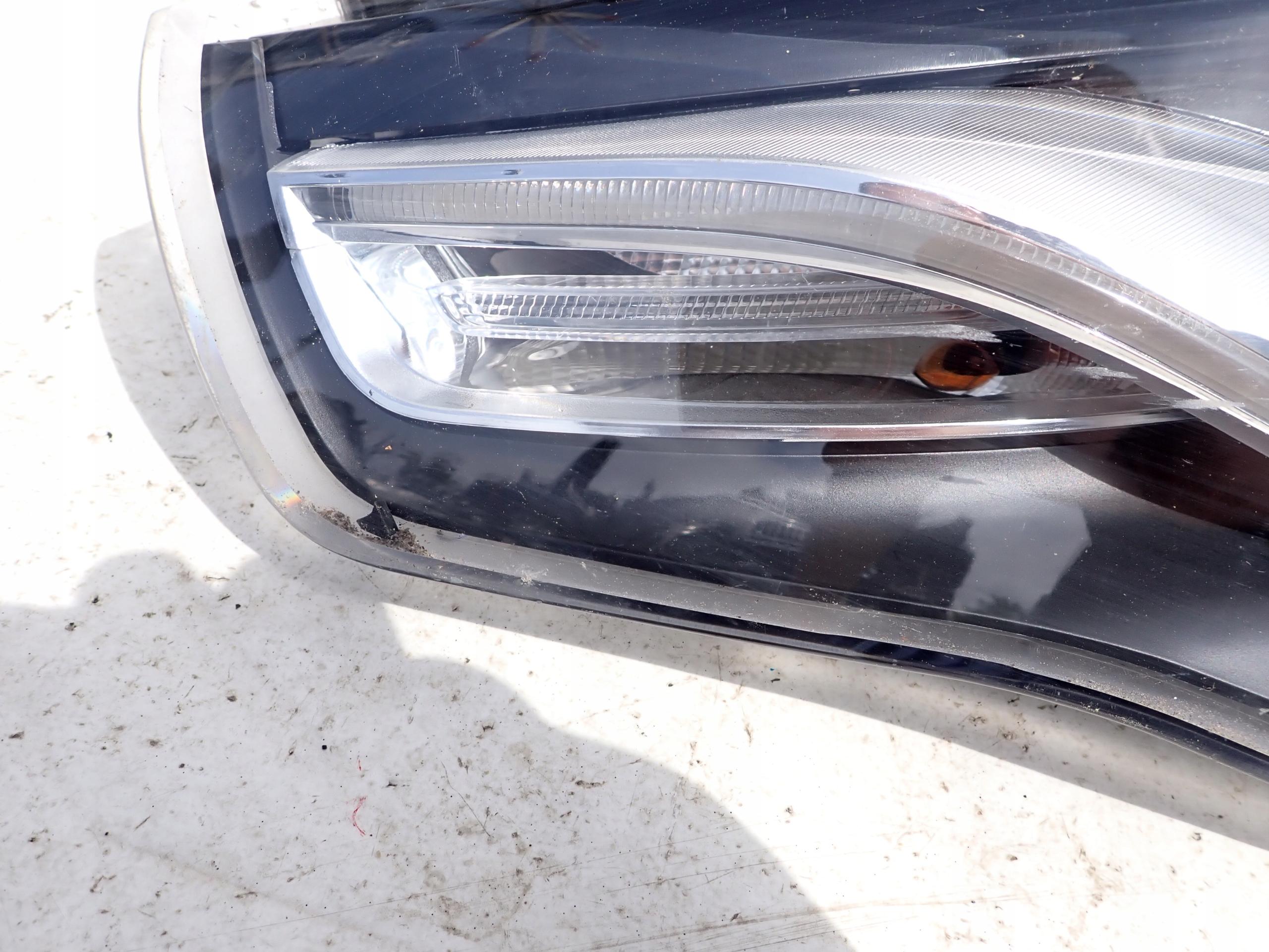 AUDI A1 8X 10- light left front BI XENON