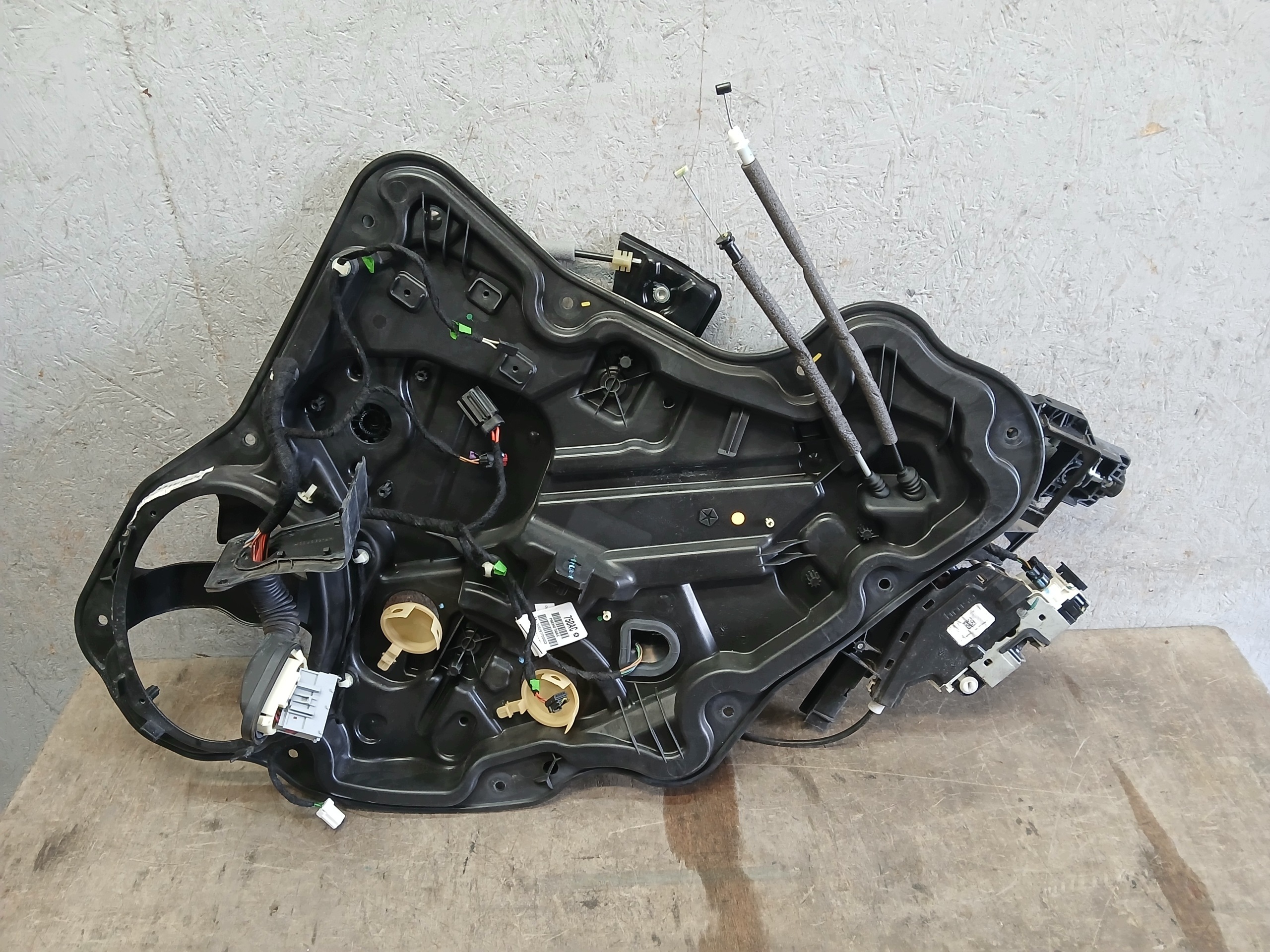 window regulator door lock right rear part JEEP COMPASS II 2 17- 68243944AA