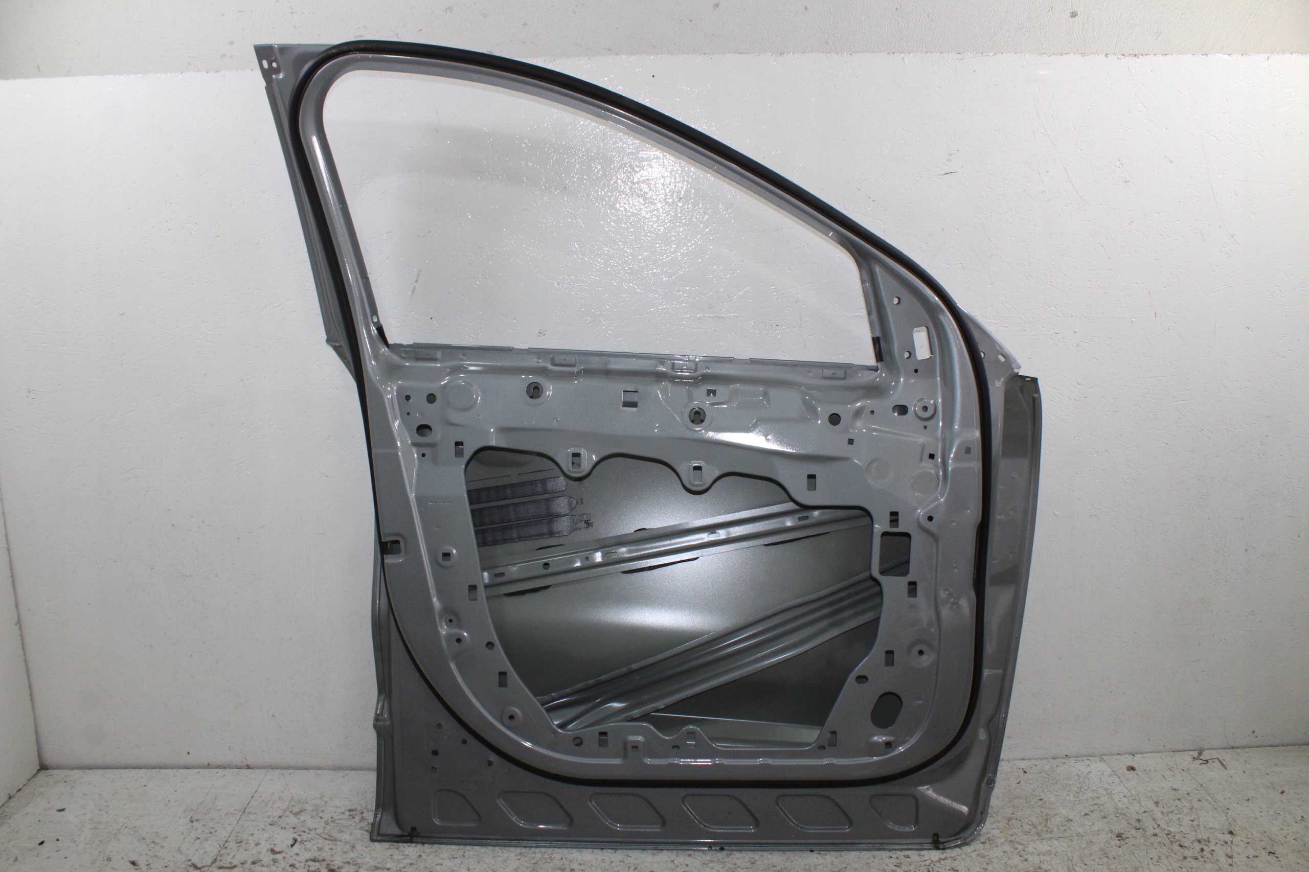 Ford Kuga MK3 door left front front LV4BS20205