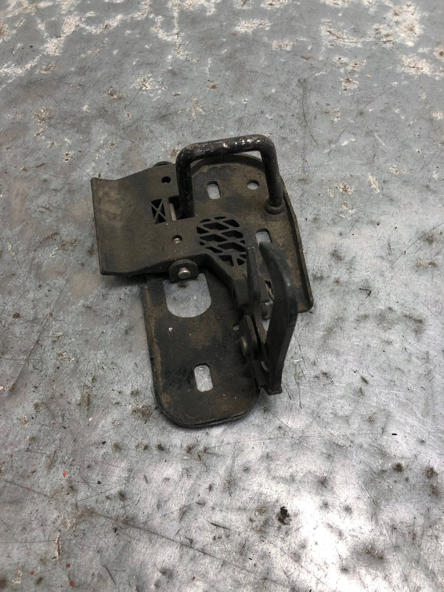 lock RYGIEL bonnets VW TOURAN and 1T0823480A
