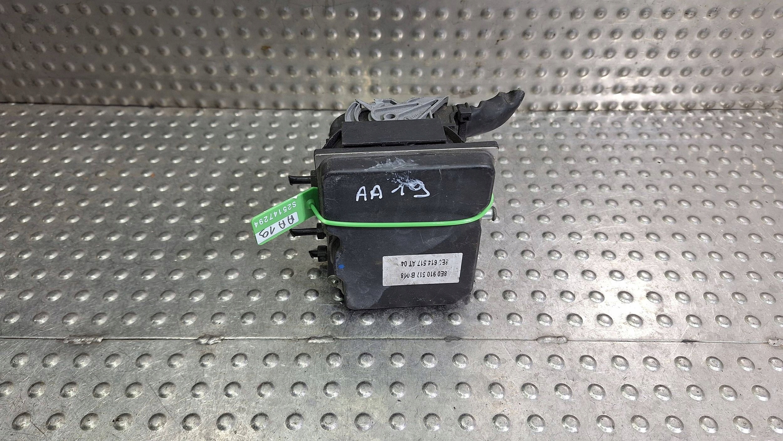 pump control unit ABS 0265234330 8E0614517AJ 8E0910517B AUDI A4 B7