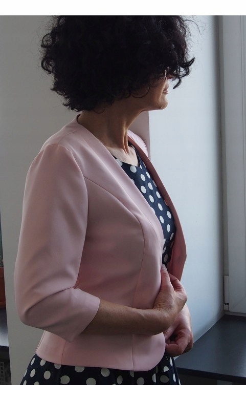 WIZYTOWY DOPASOWANY KRÓTKI ŻAKIET NA WESELE RÓŻ 42 Rękaw rękaw 3/4