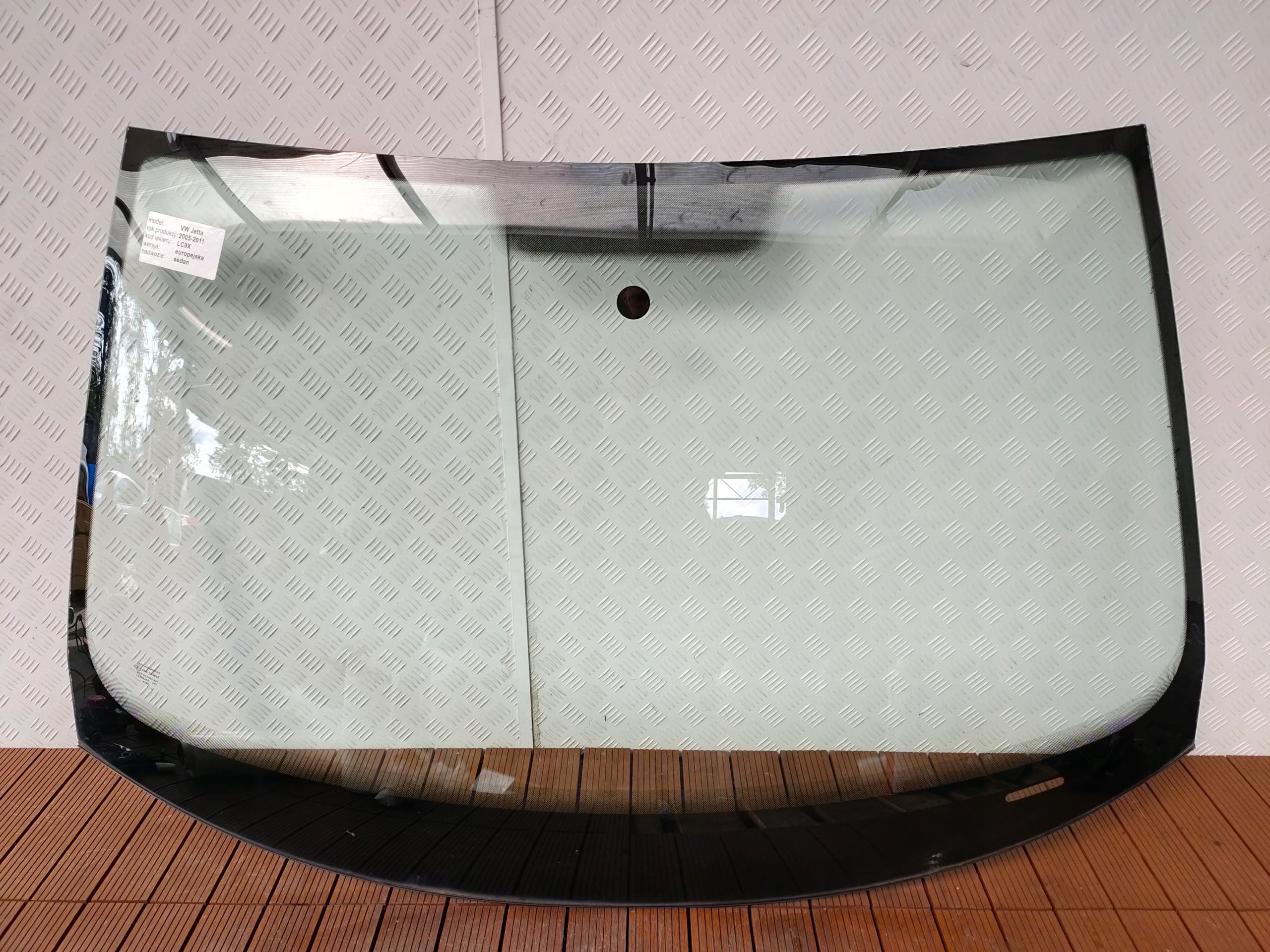 VW JETTA V 05-11 window front iron front AGC AUTOMOTIVE 2009R.