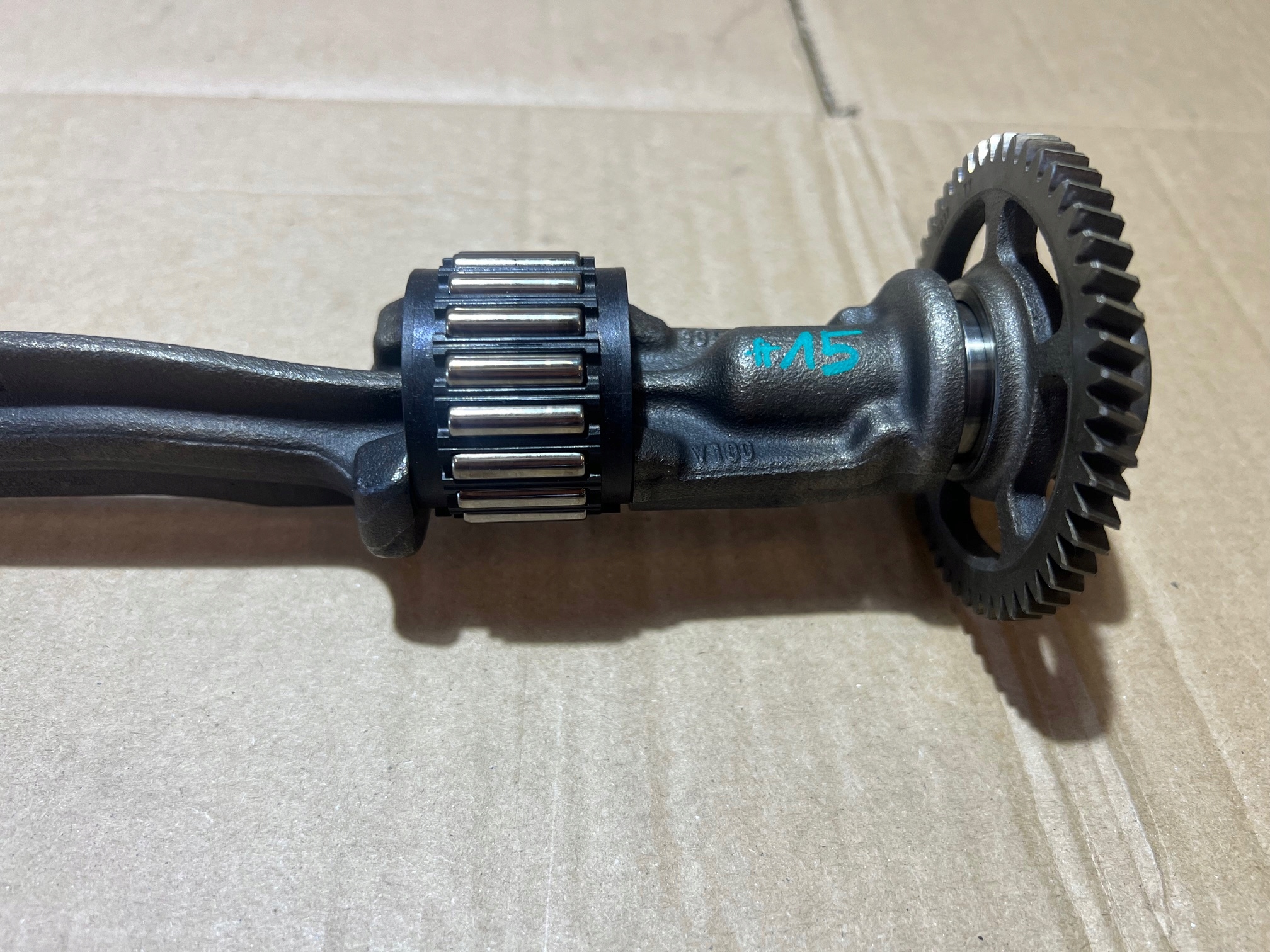 AUDI A4 B9 2.0 TDI DETA cam BALANSOWY 03N103303B