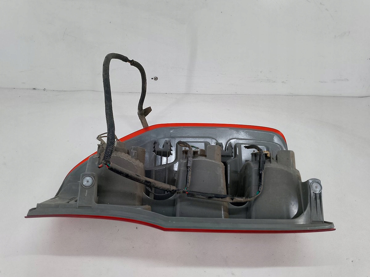 LAMPA TYLNA PRAWA FORD RANGER V ( 19-23 ) Numer katalogowy części DB39-13404  JB3B-13404