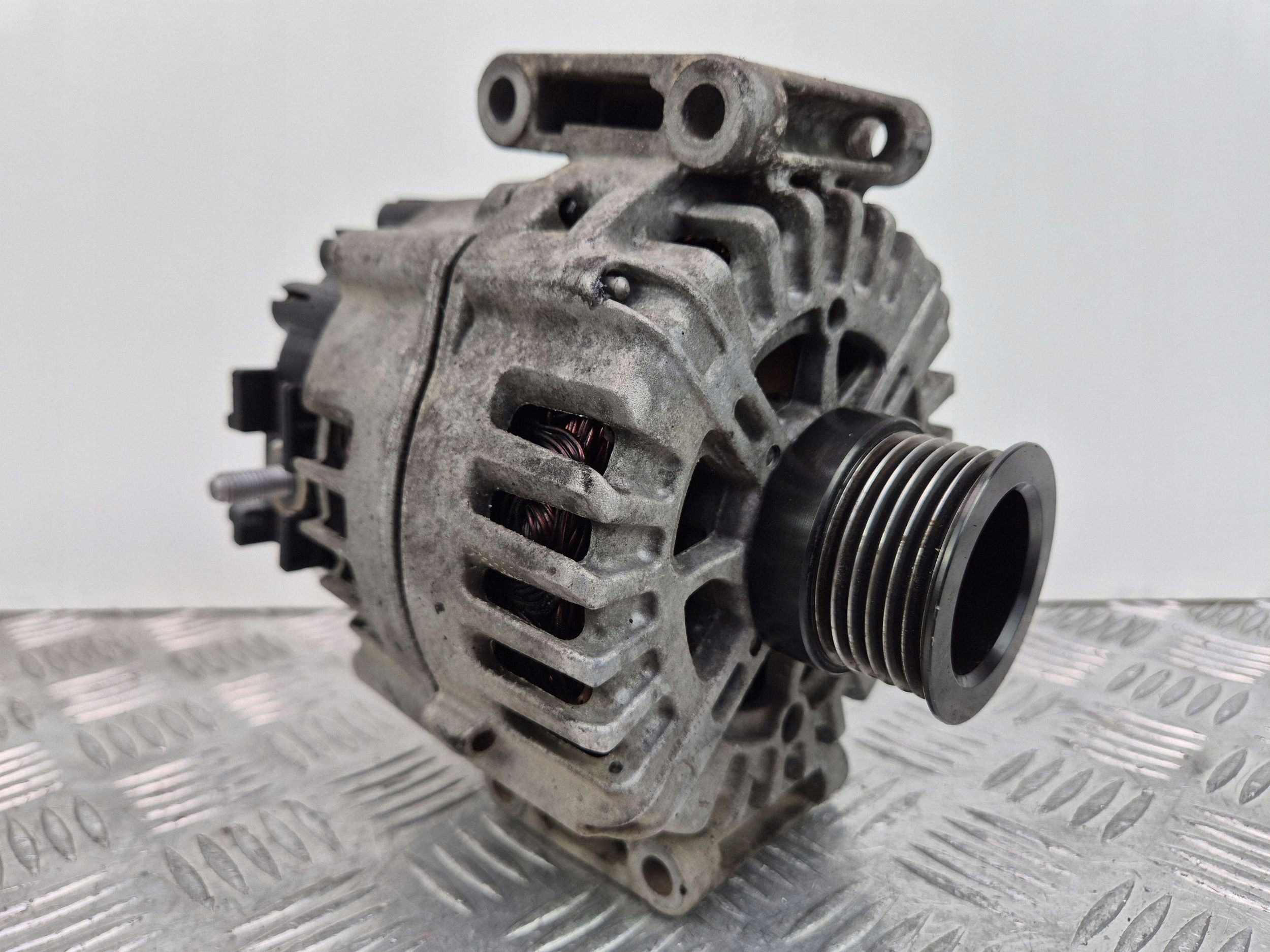 Mercedes Sprinter W907 W910 Alternator A0009068404 2.2