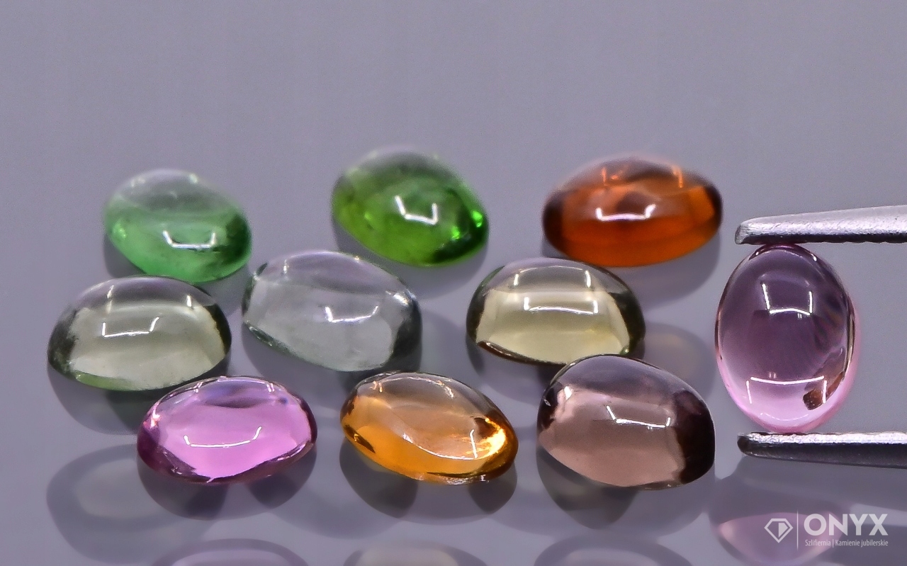 Turmalín kabošon Komplet 10 ks ovál 4x3-4x3,5 mm