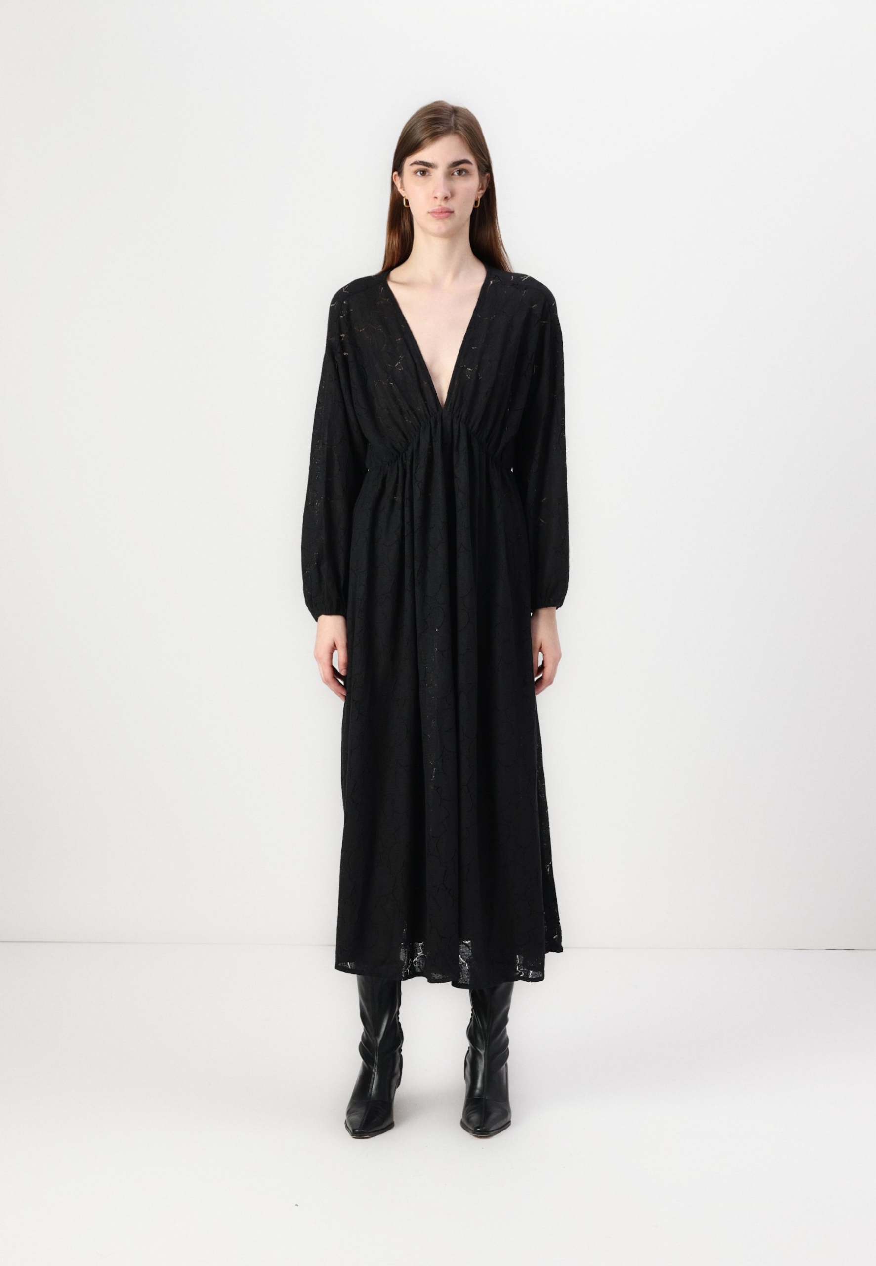 Šaty ažurová maxi černá Vila 42