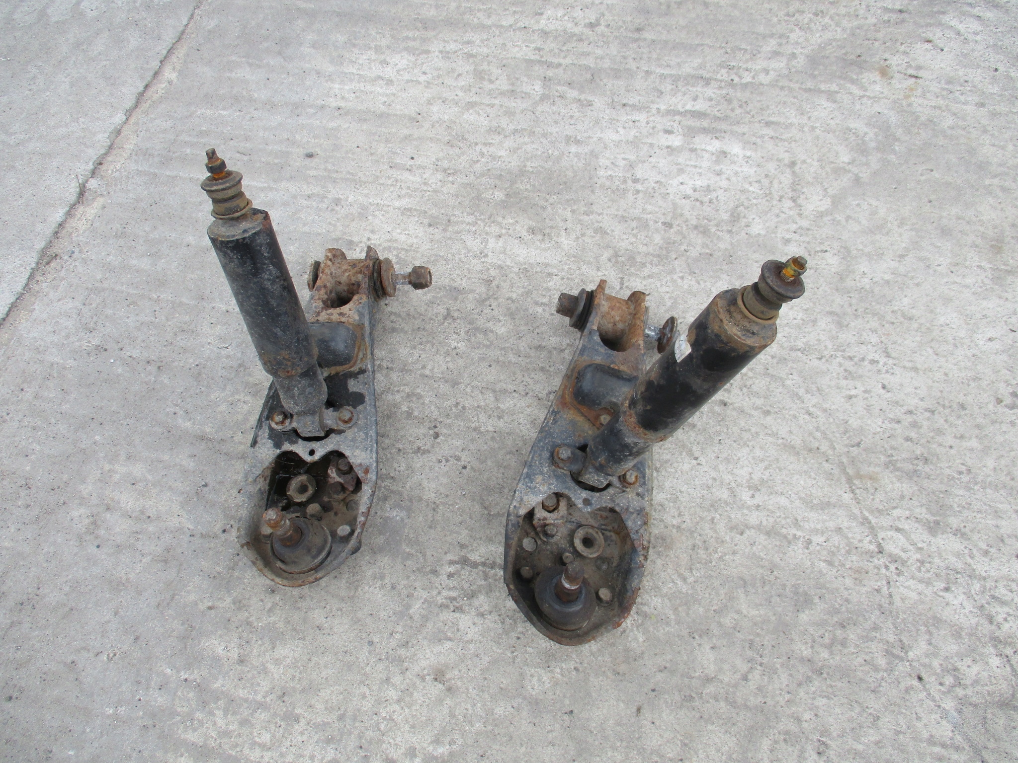 Kia K2500 K2700 Bongo Amortyzator wahacz przód PL Strona zabudowy przednie lewe przednie prawe