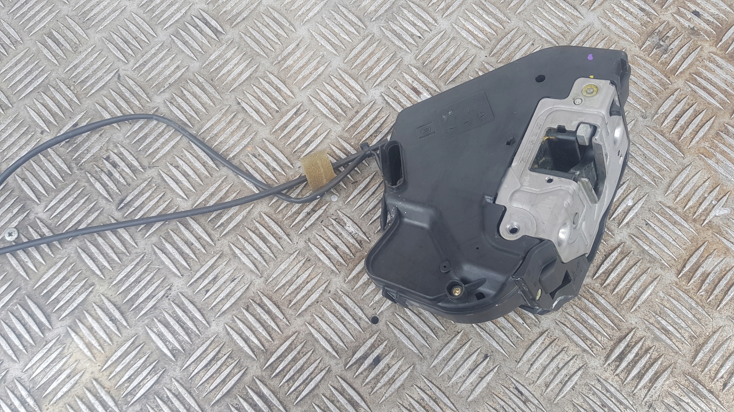 MERCEDES E-KLASA W211 lock right rear part EUROPA