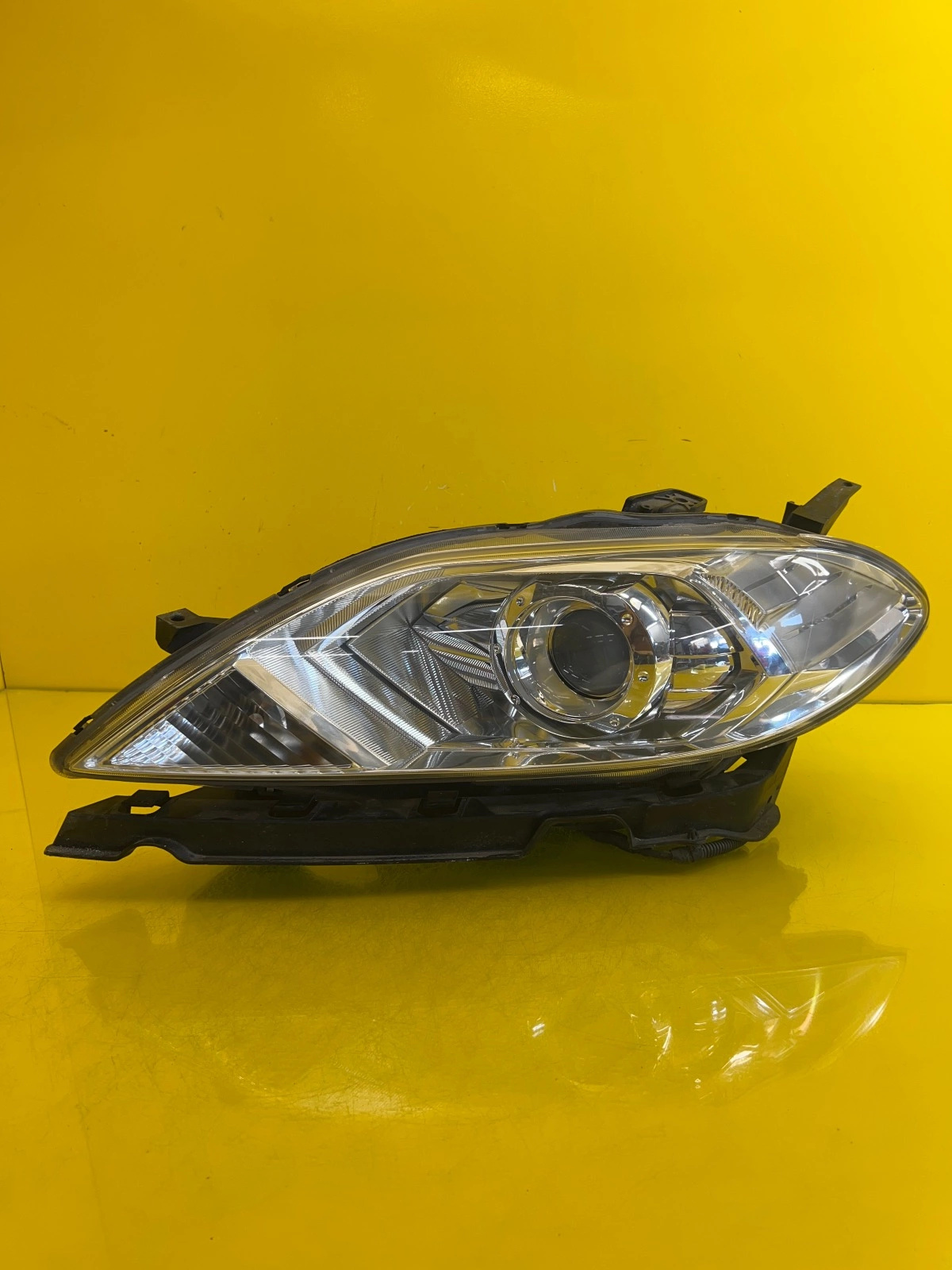light left front Honda 09-12 FRV FR-V Xenon 18810