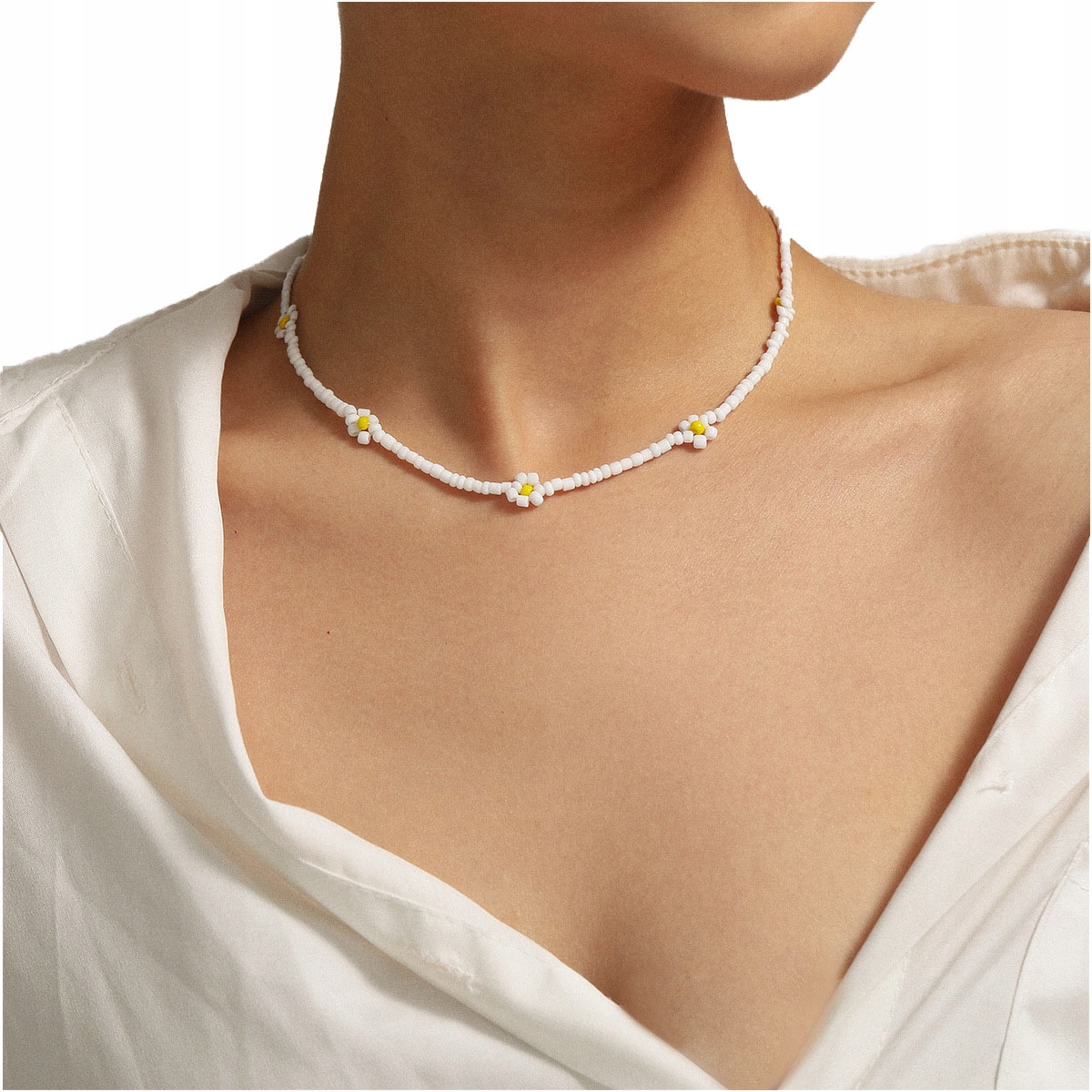 

Naszyjnik choker biały koraliki kwiatuszki